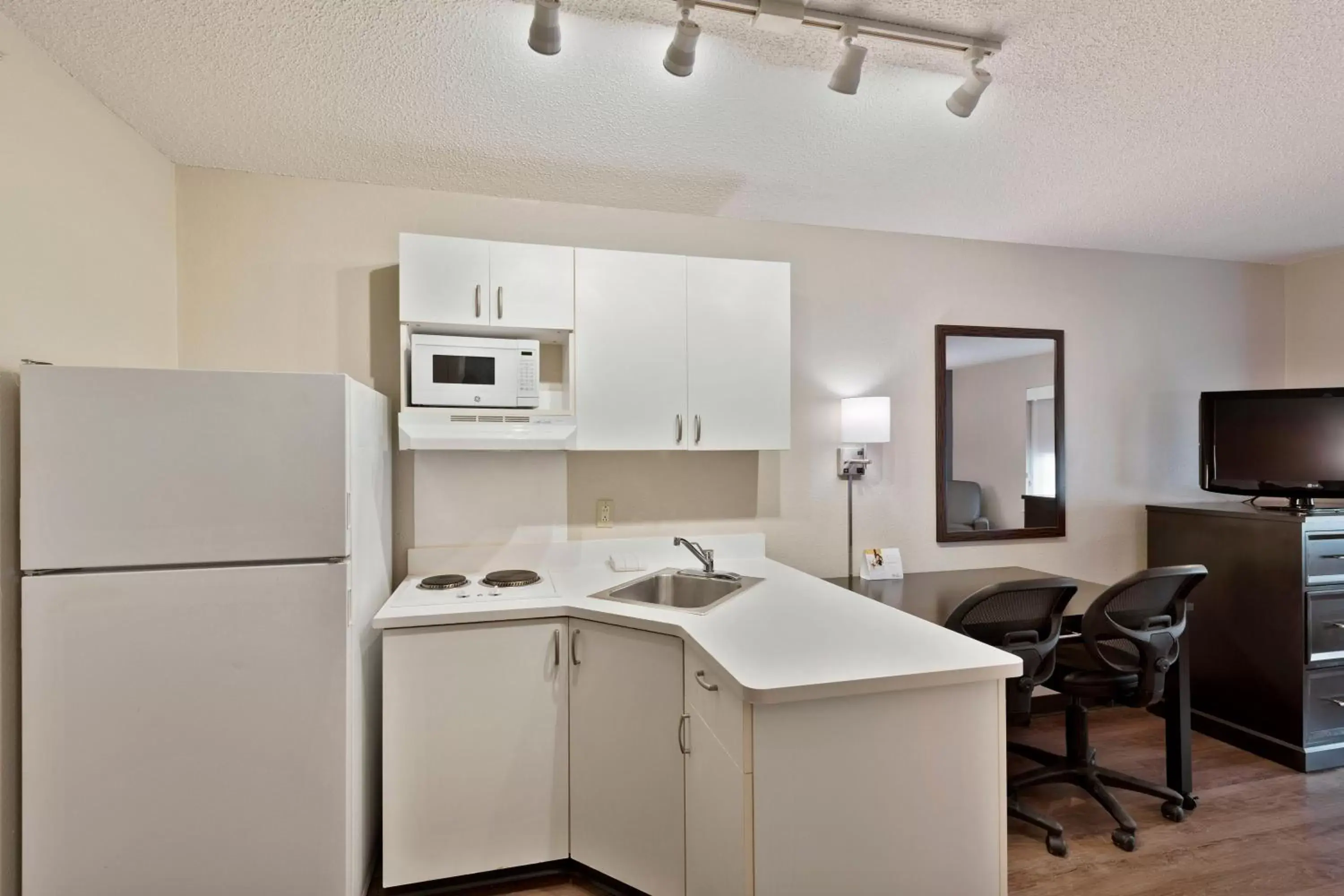 Kitchen or kitchenette, Kitchen/Kitchenette in Extended Stay America Suites - Charlotte - Tyvola Rd