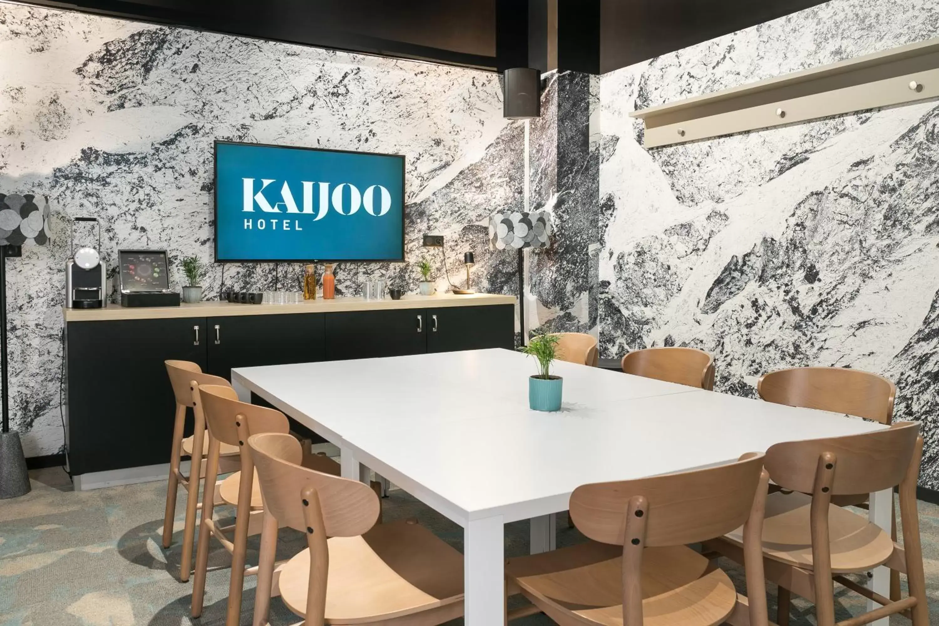 Meeting/conference room in Hotel Kaijoo by HappyCulture