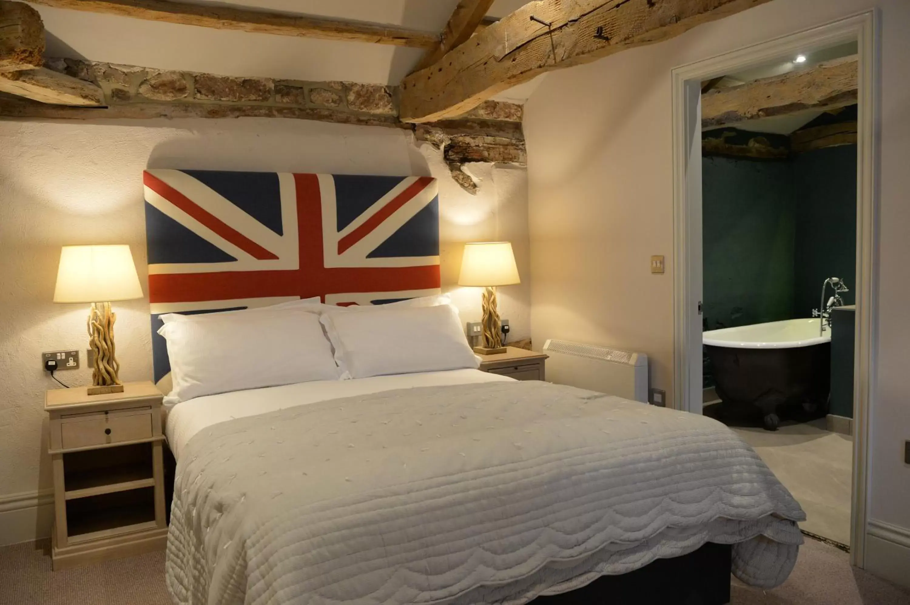 Photo of the whole room, Bed in The Castle Inn