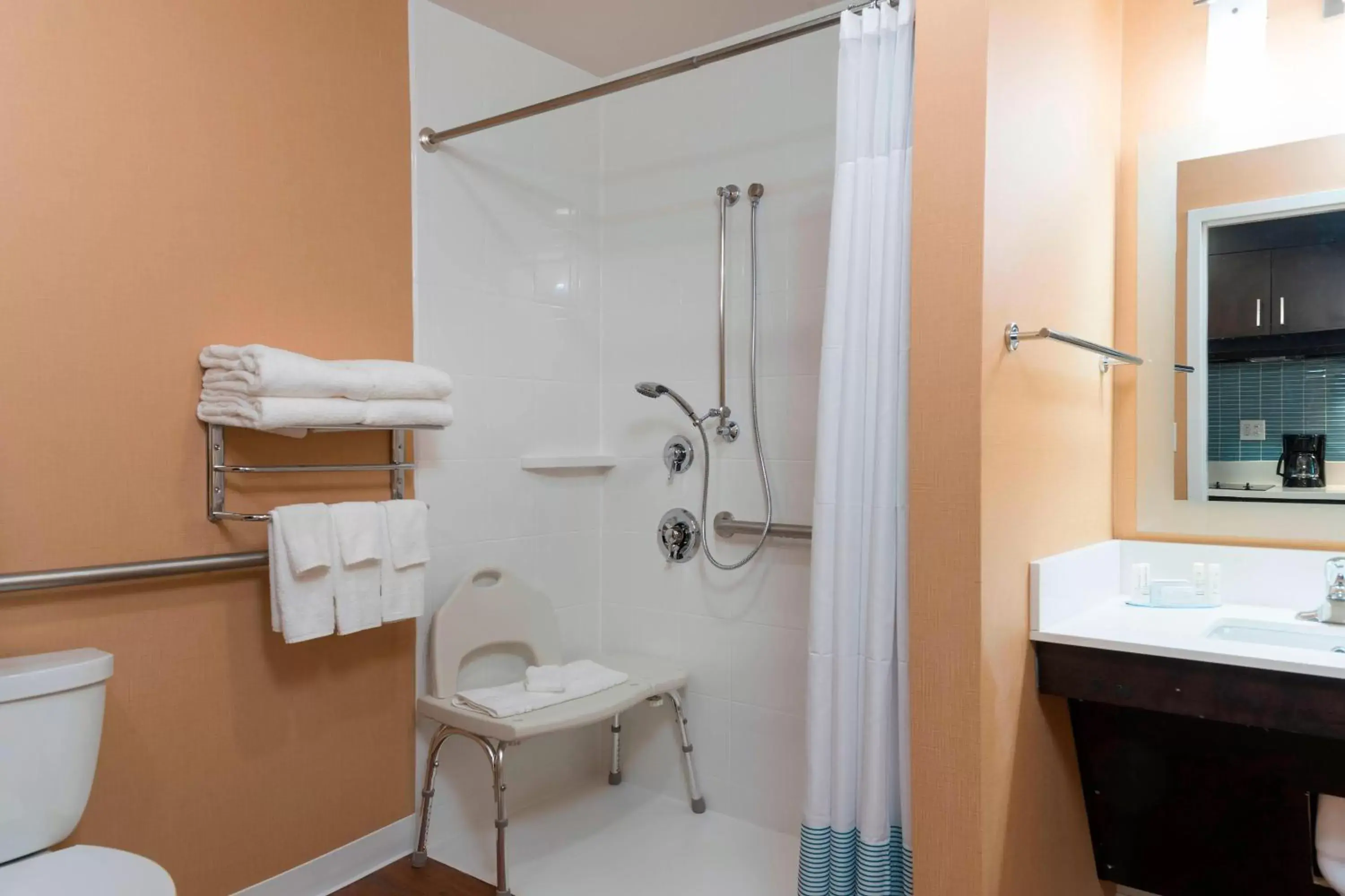 Bathroom in TownePlace Suites by Marriott Ontario-Mansfield