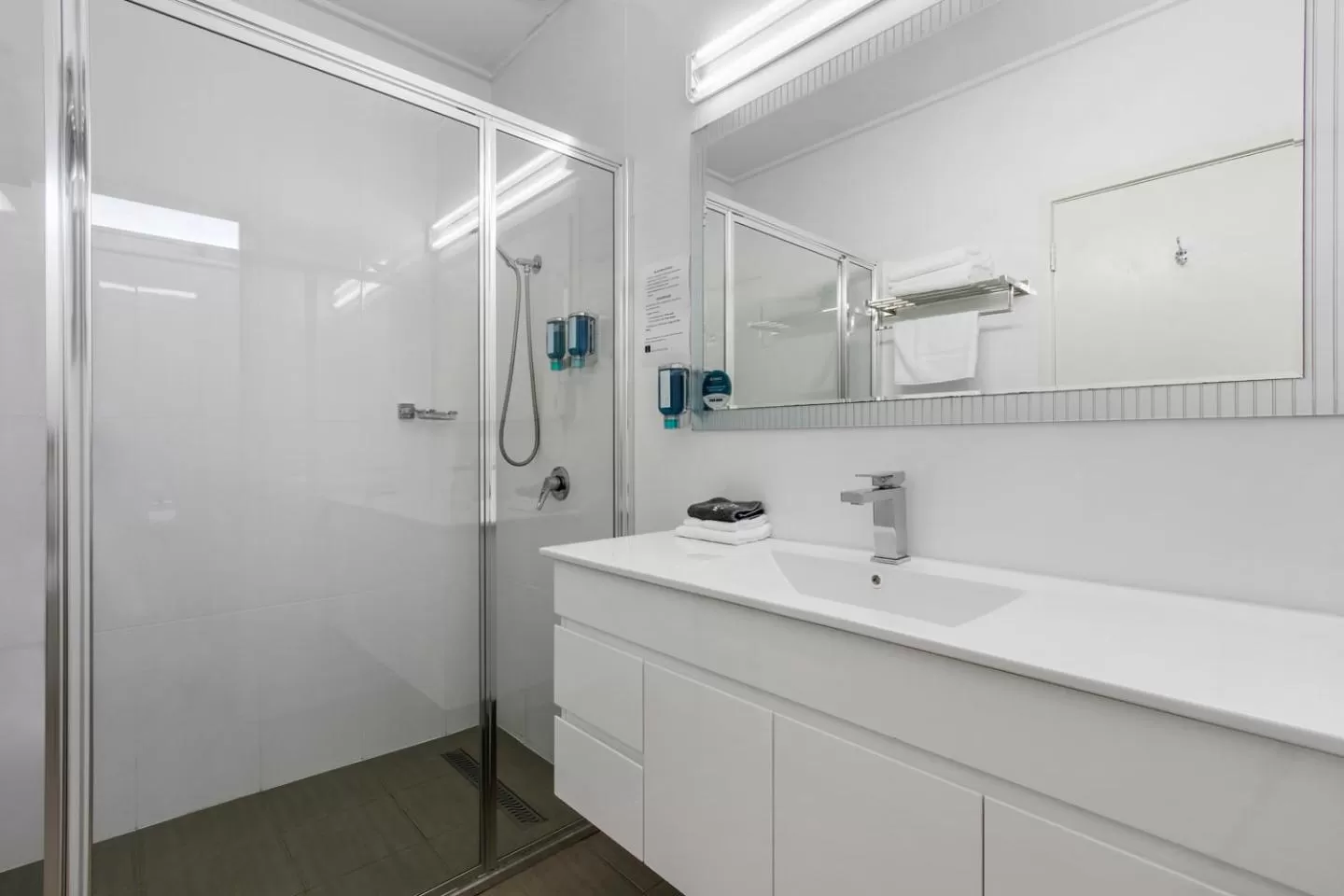 Shower in Comfort Inn & Suites Lakes Entrance