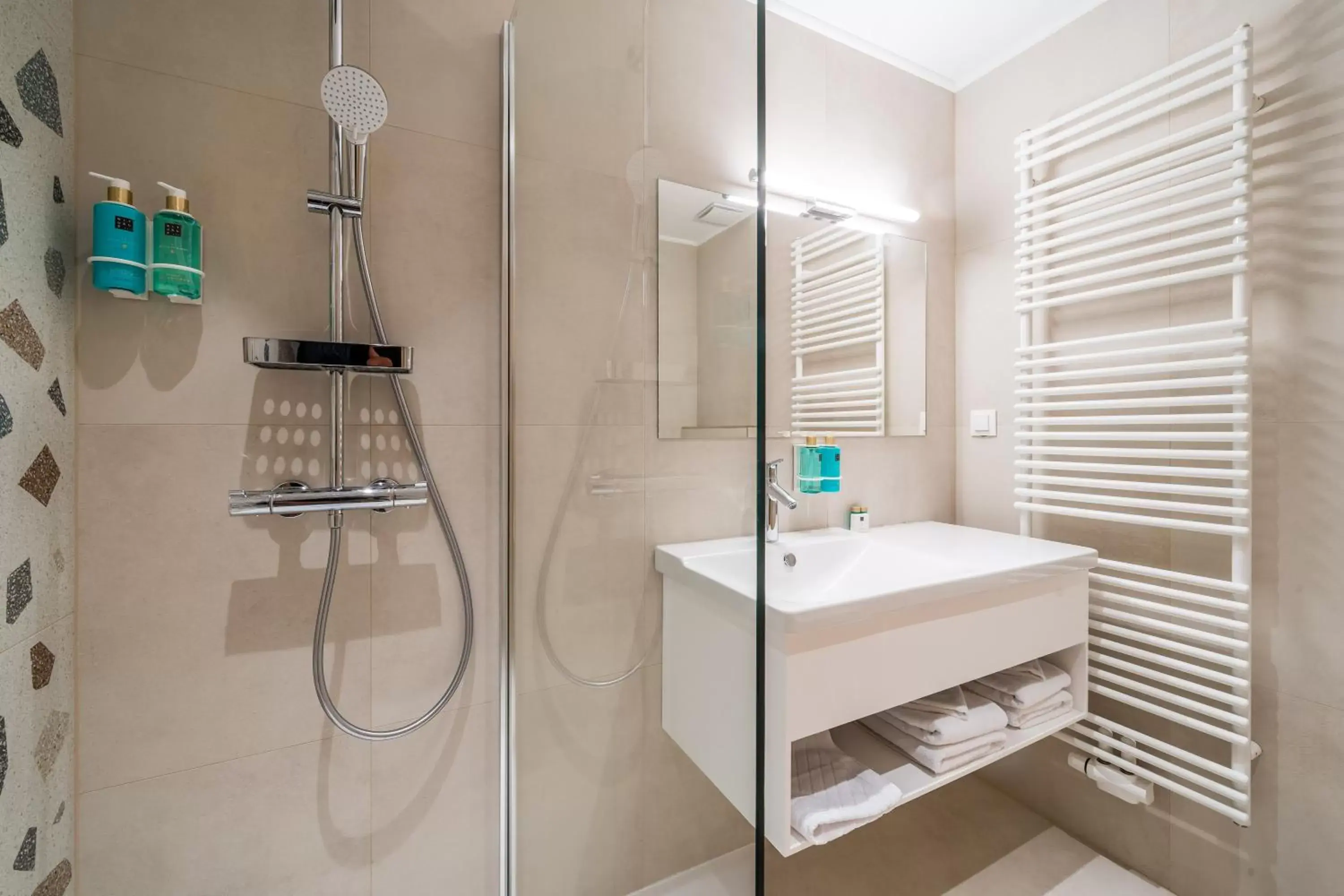 Shower, Bathroom in Berkeley Hotel & Day Spa