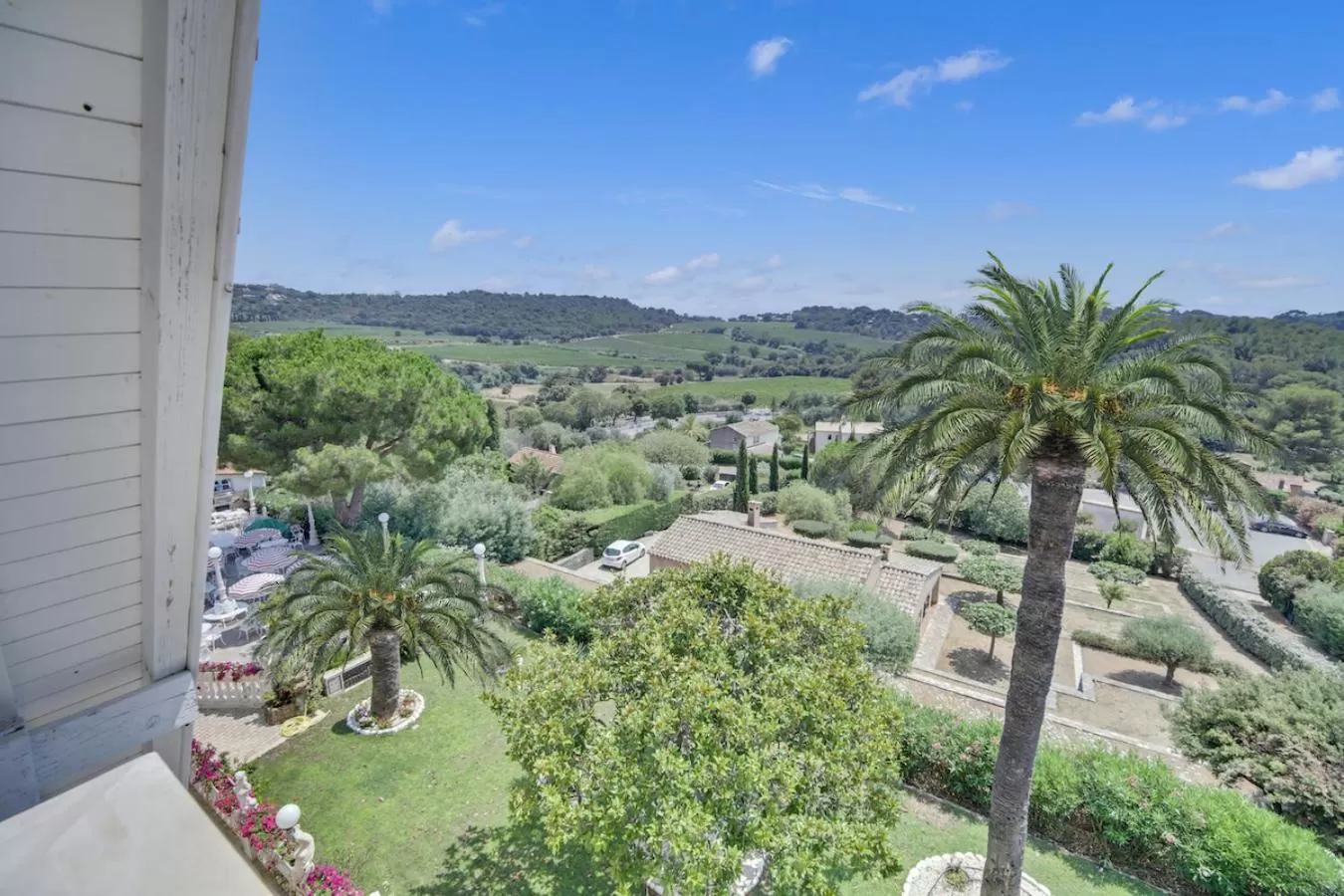 Garden view in Le Château de Mei Lese