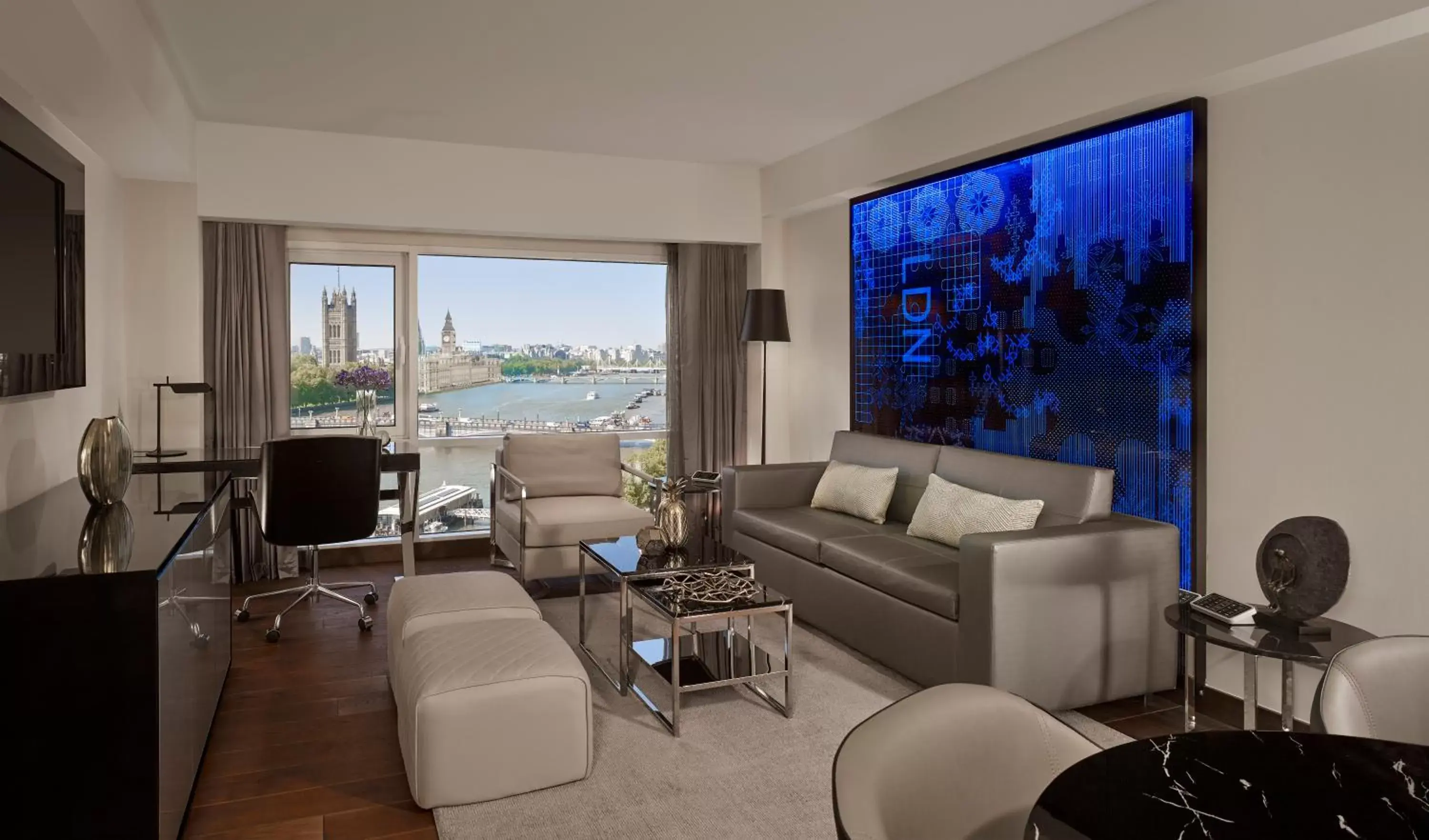 Living room, Seating Area in Park Plaza London Riverbank