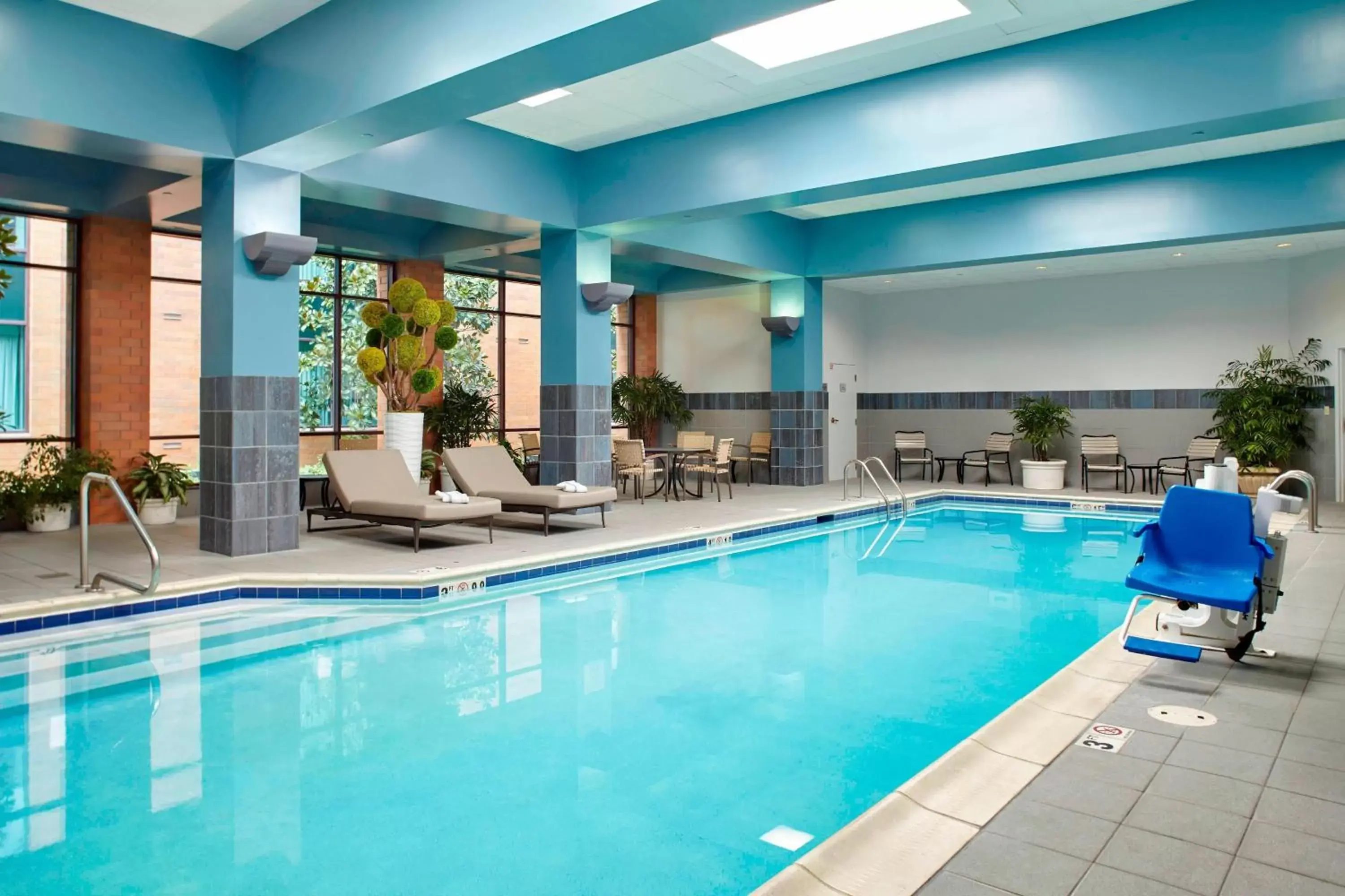 Swimming Pool in Marriott Cincinnati Airport