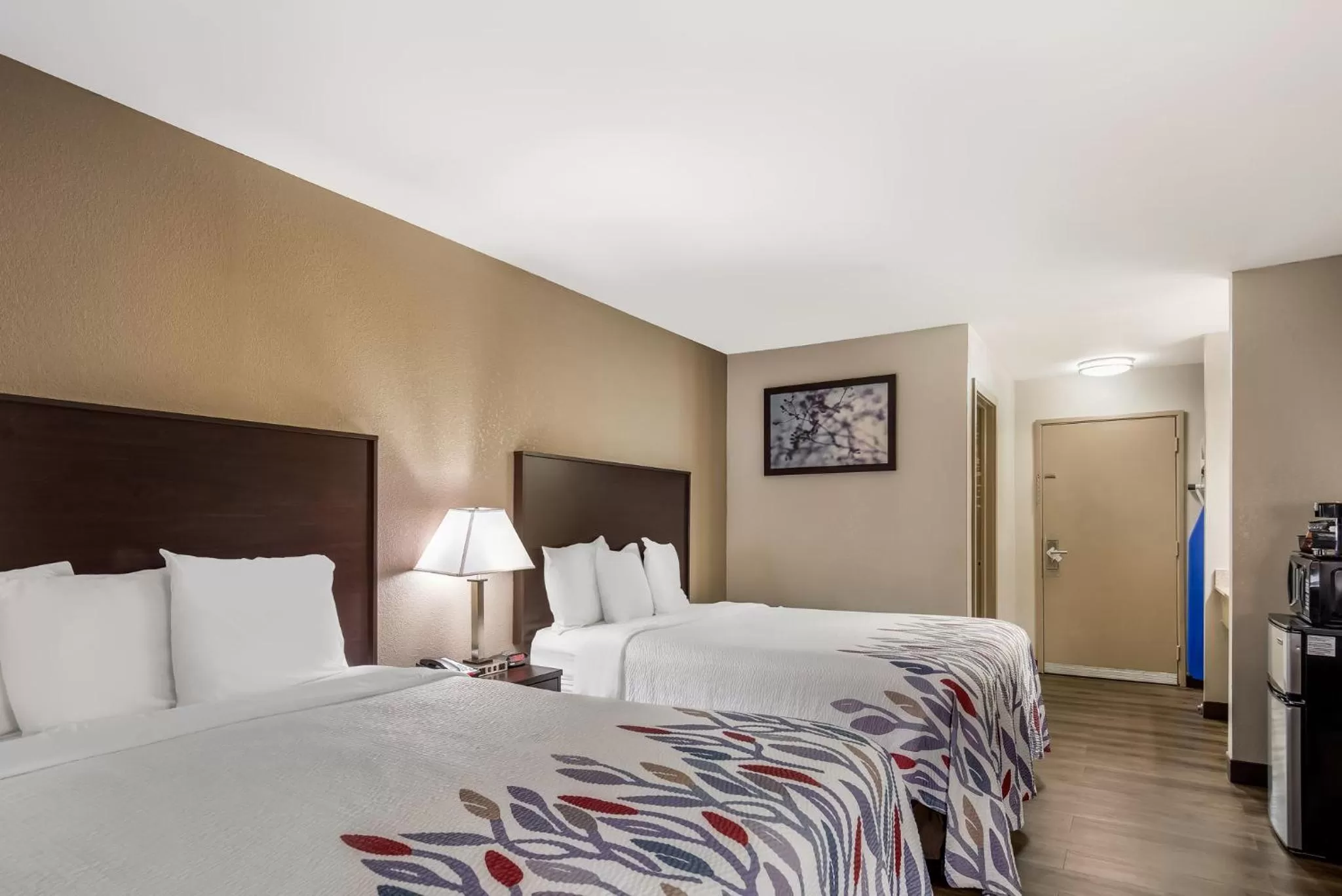 Photo of the whole room, Bed in Red Roof Inn Allentown South