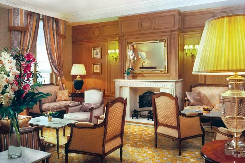 Lounge or bar in Hôtel Mayfair Paris