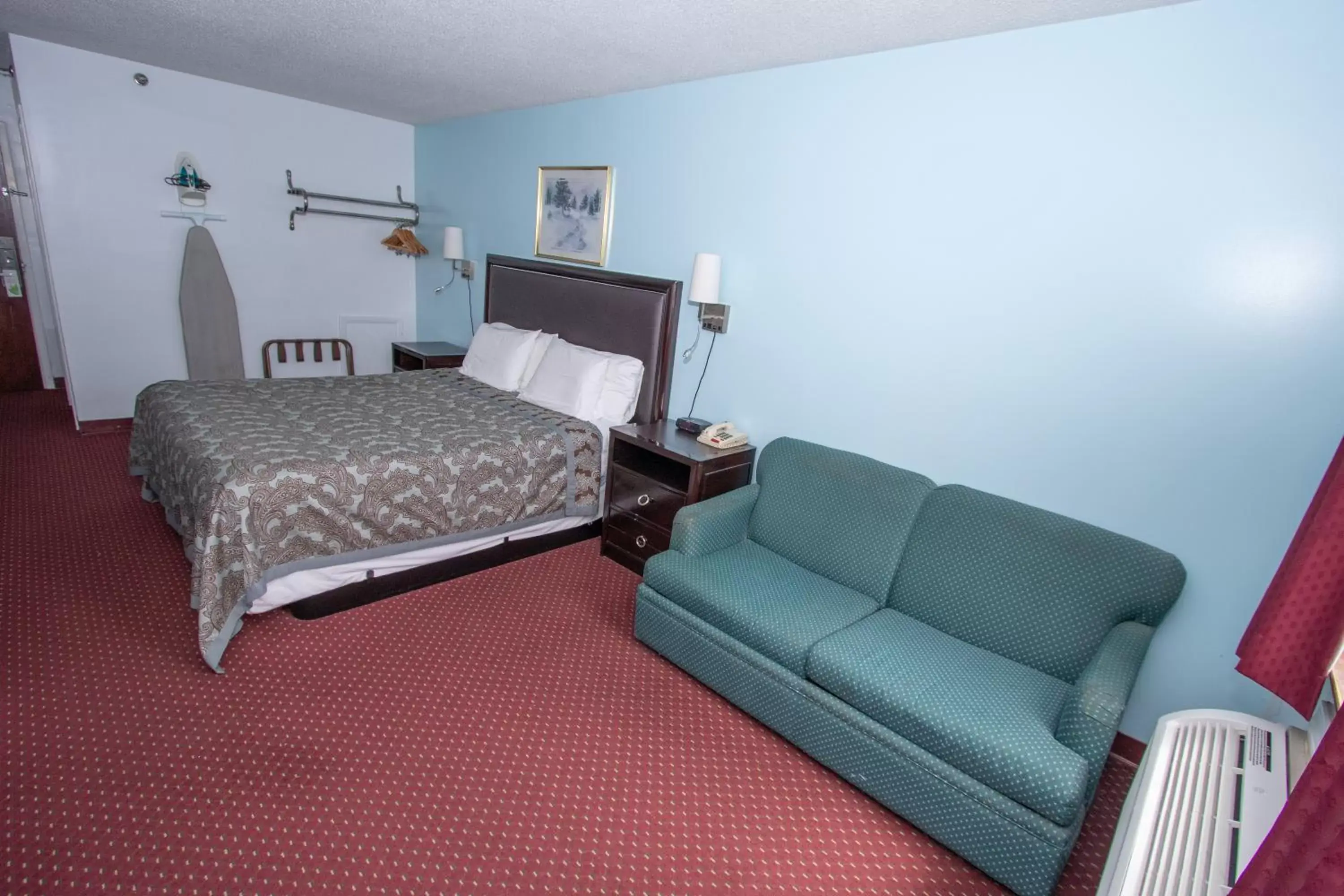 Photo of the whole room, Bed in Eastbrook Inn