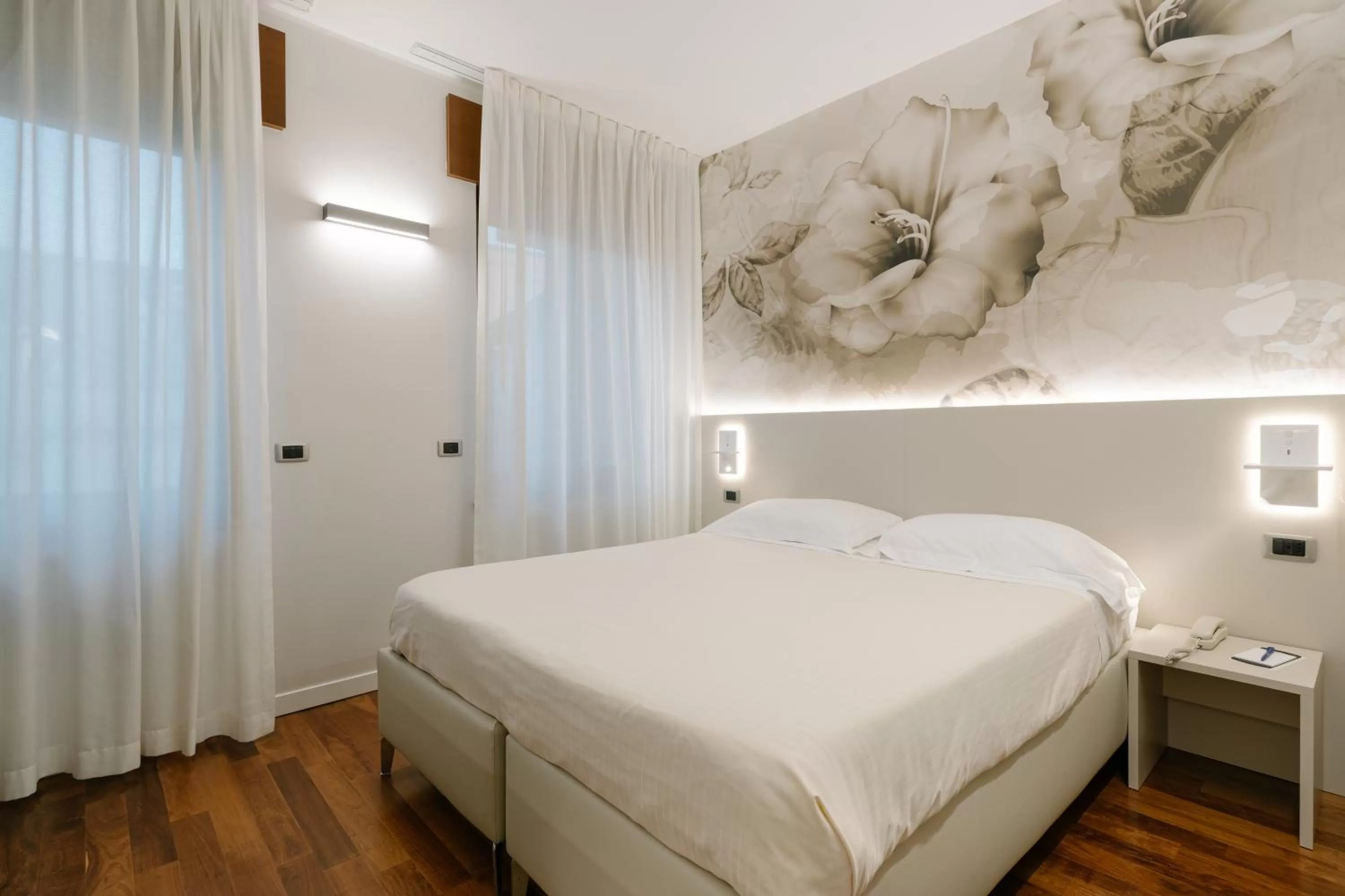 Photo of the whole room, Bed in Hotel Giulietta e Romeo ***S