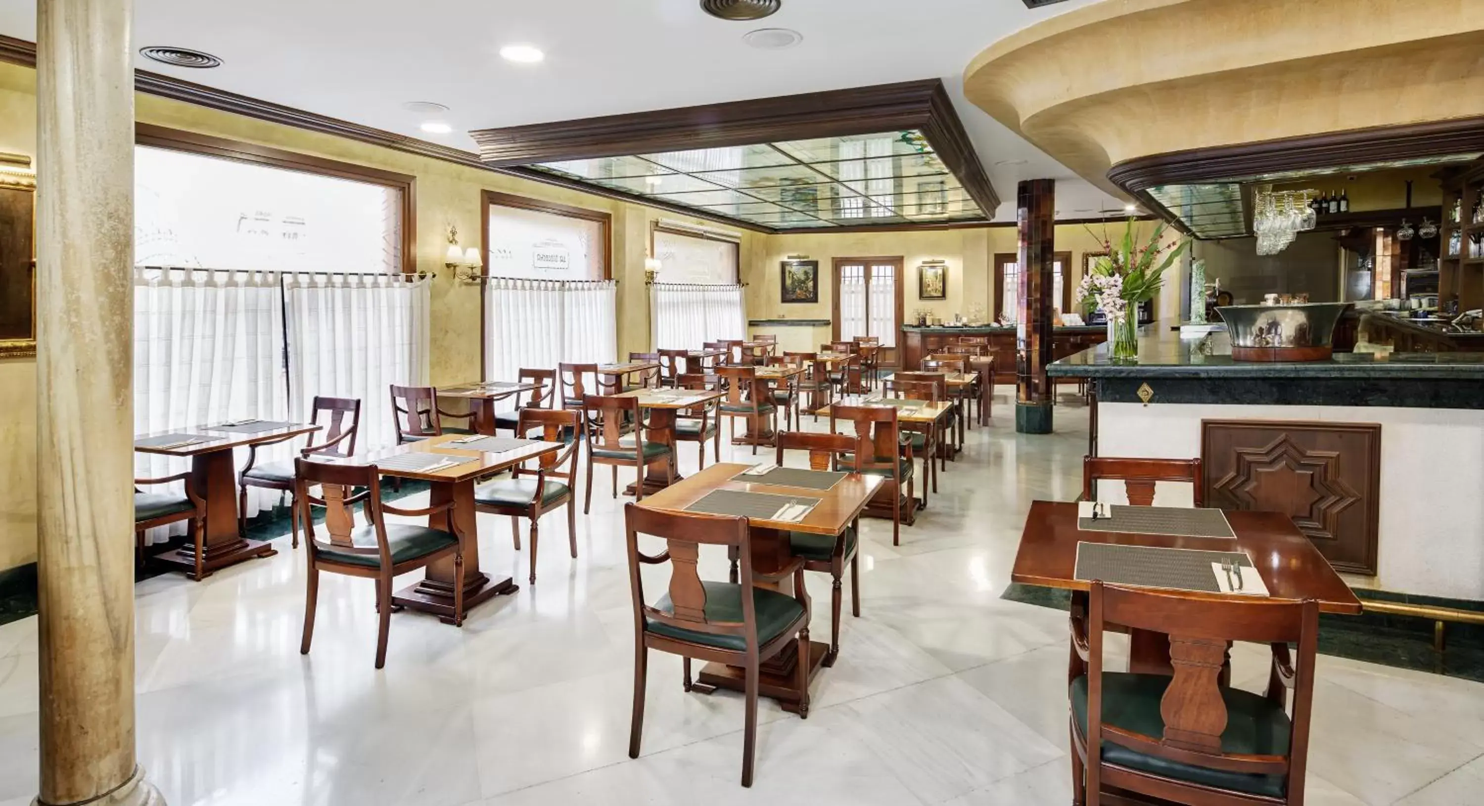 Restaurant/Places to Eat in Sercotel Palacio de los Gamboa