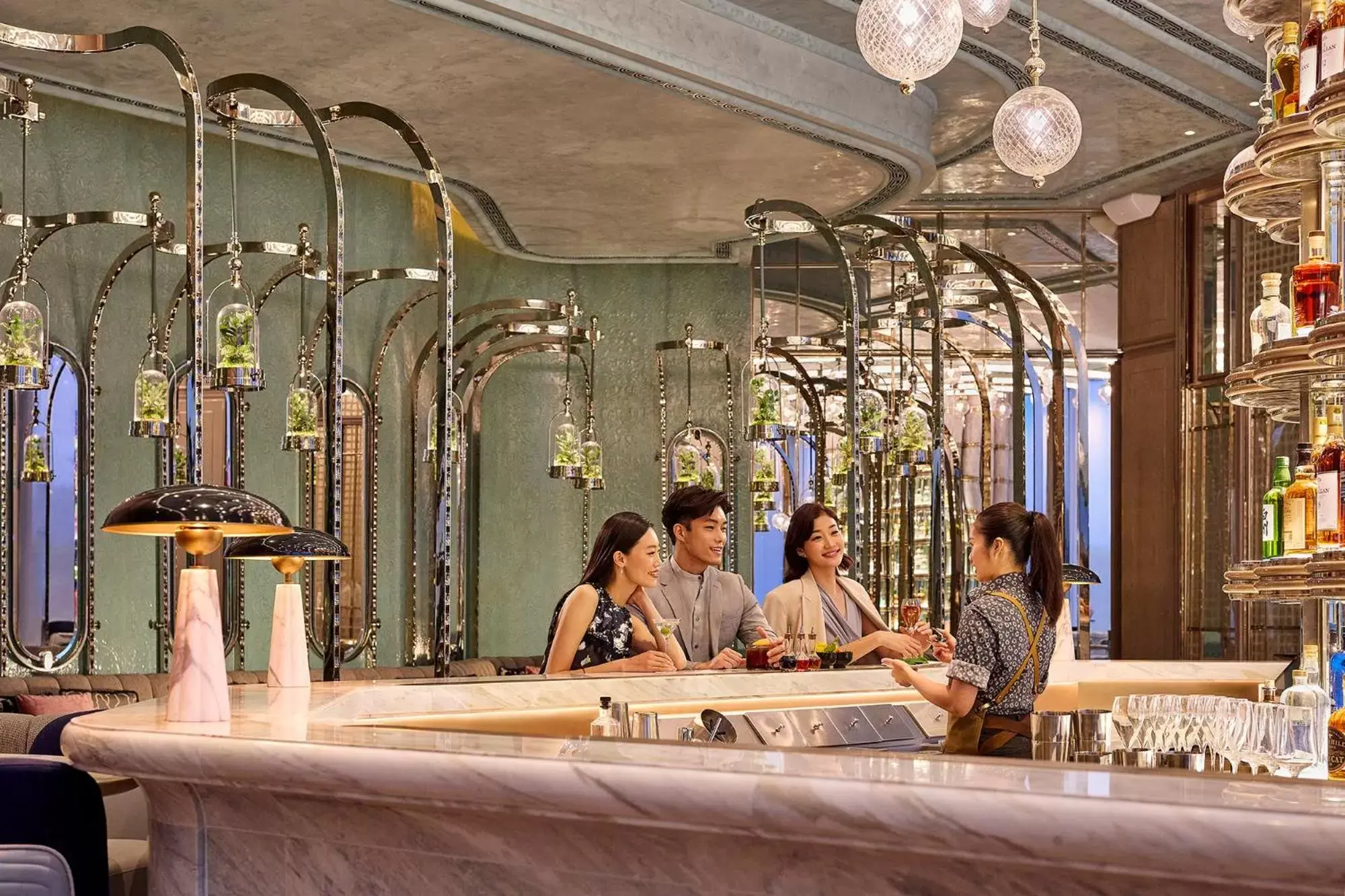 Restaurant/places to eat in Four Seasons Hotel Hong Kong