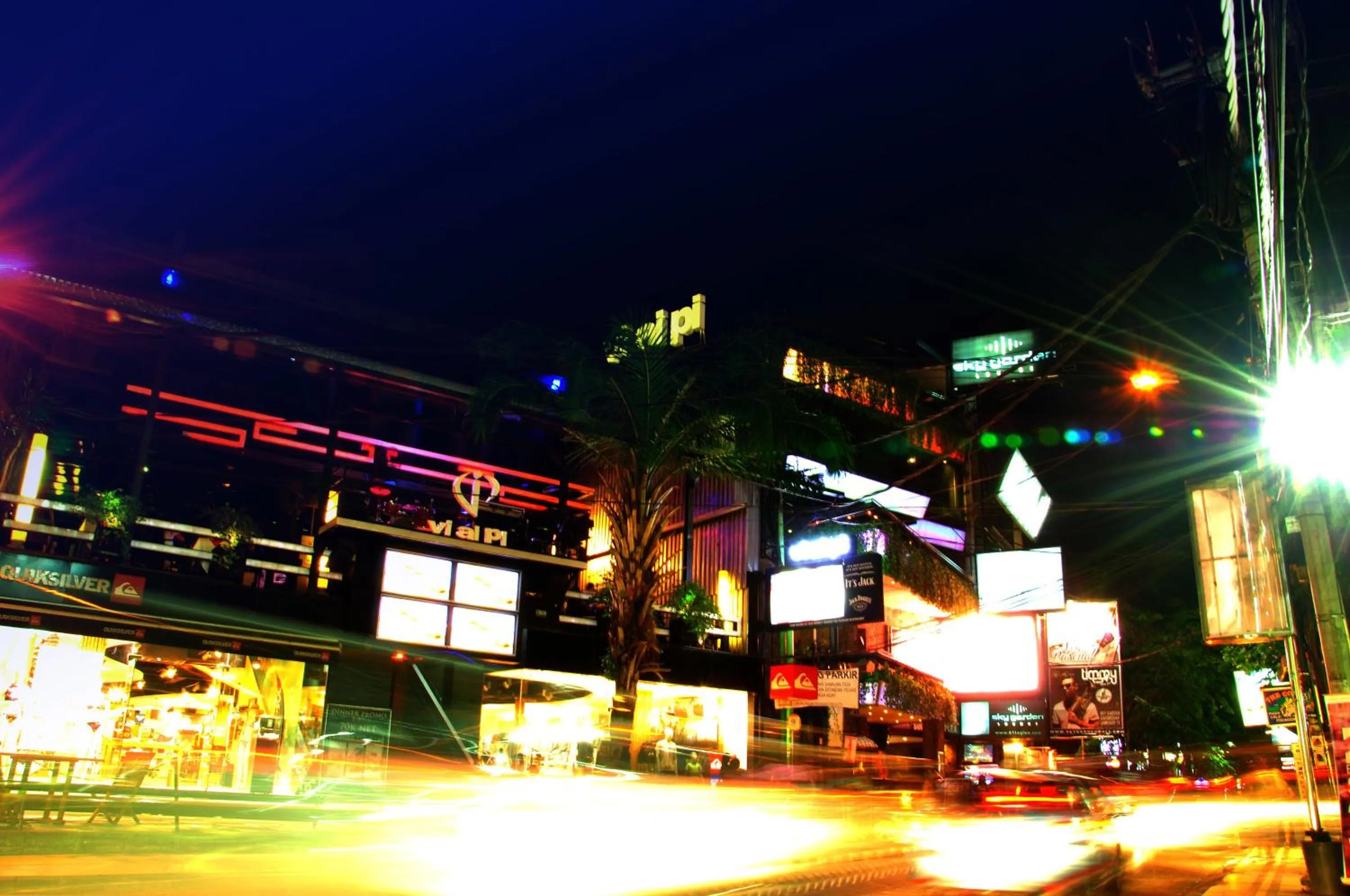 Facade/entrance in Bemo Corner Guest House