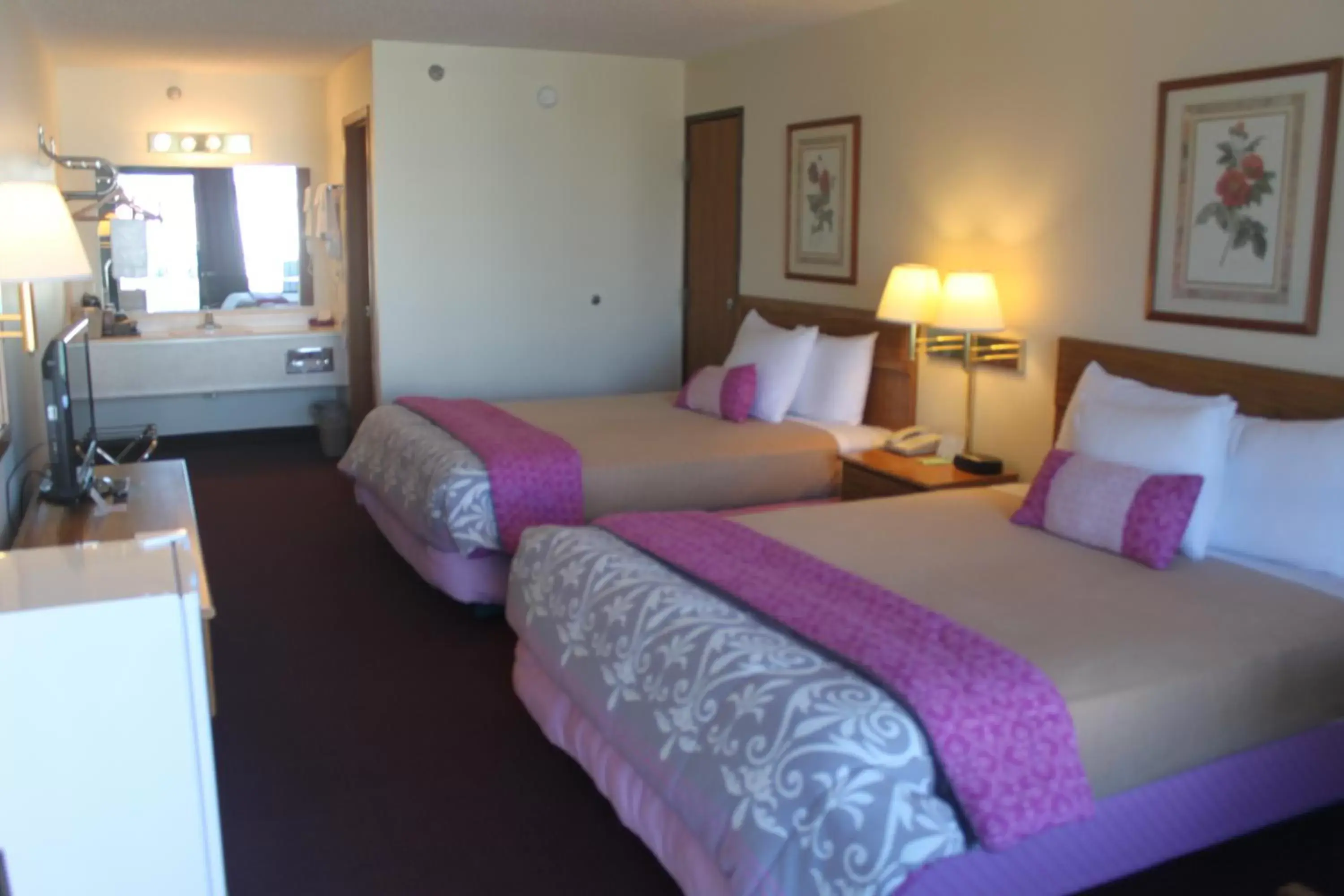 Bedroom, Bed in Ozark Valley Inn