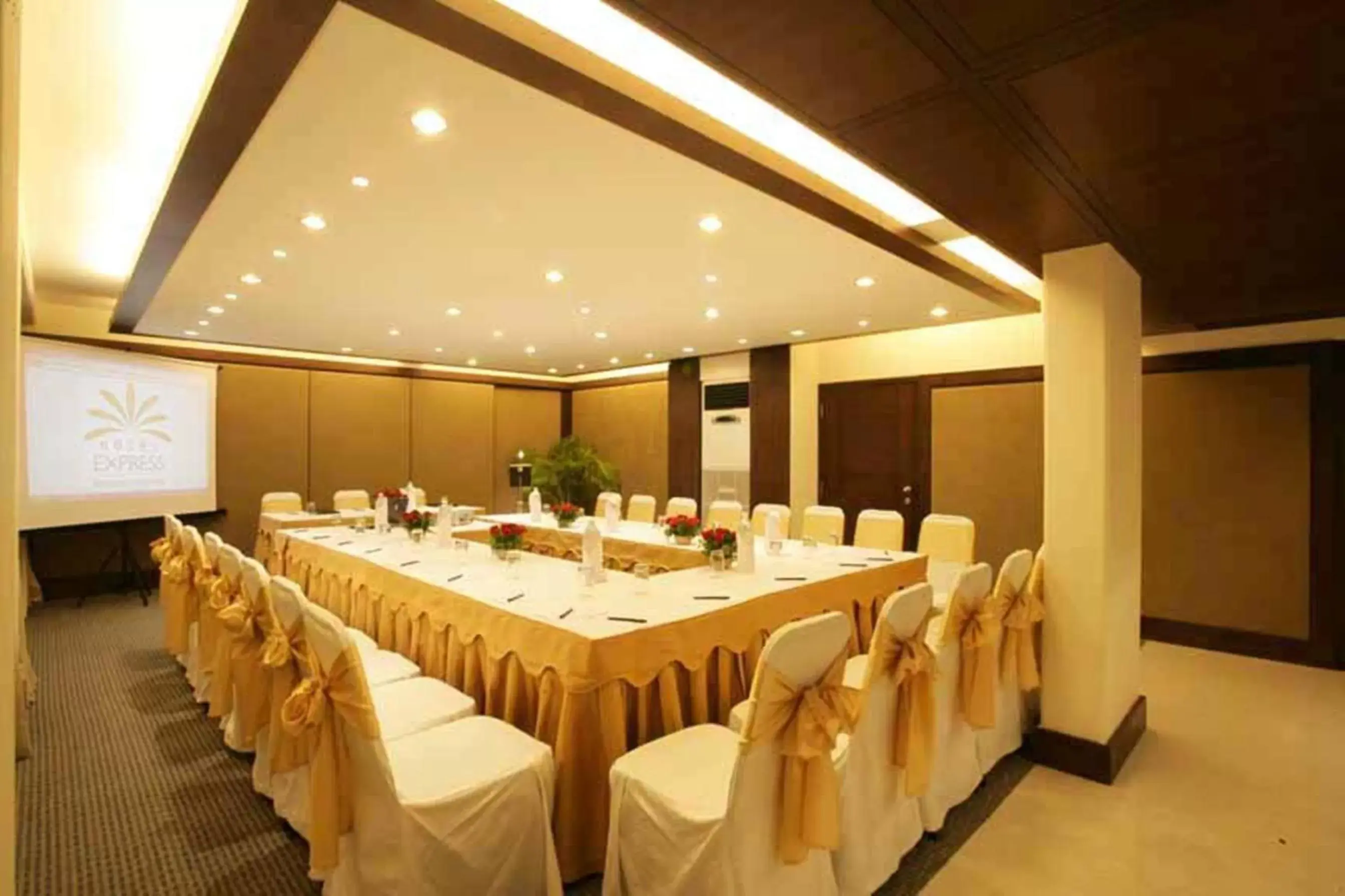 Banquet/Function facilities in Hotel Express Residency Vadodara