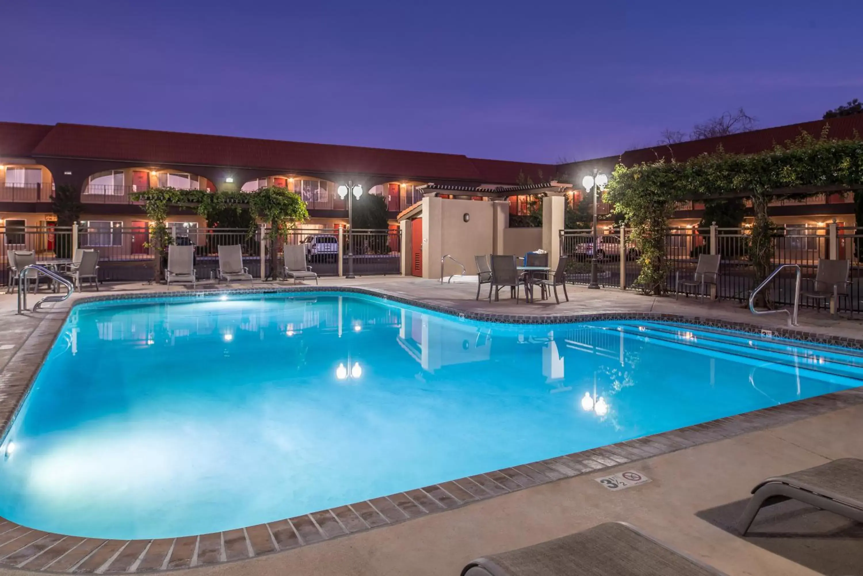 Hot Tub in Laurel Inn & Conference Center