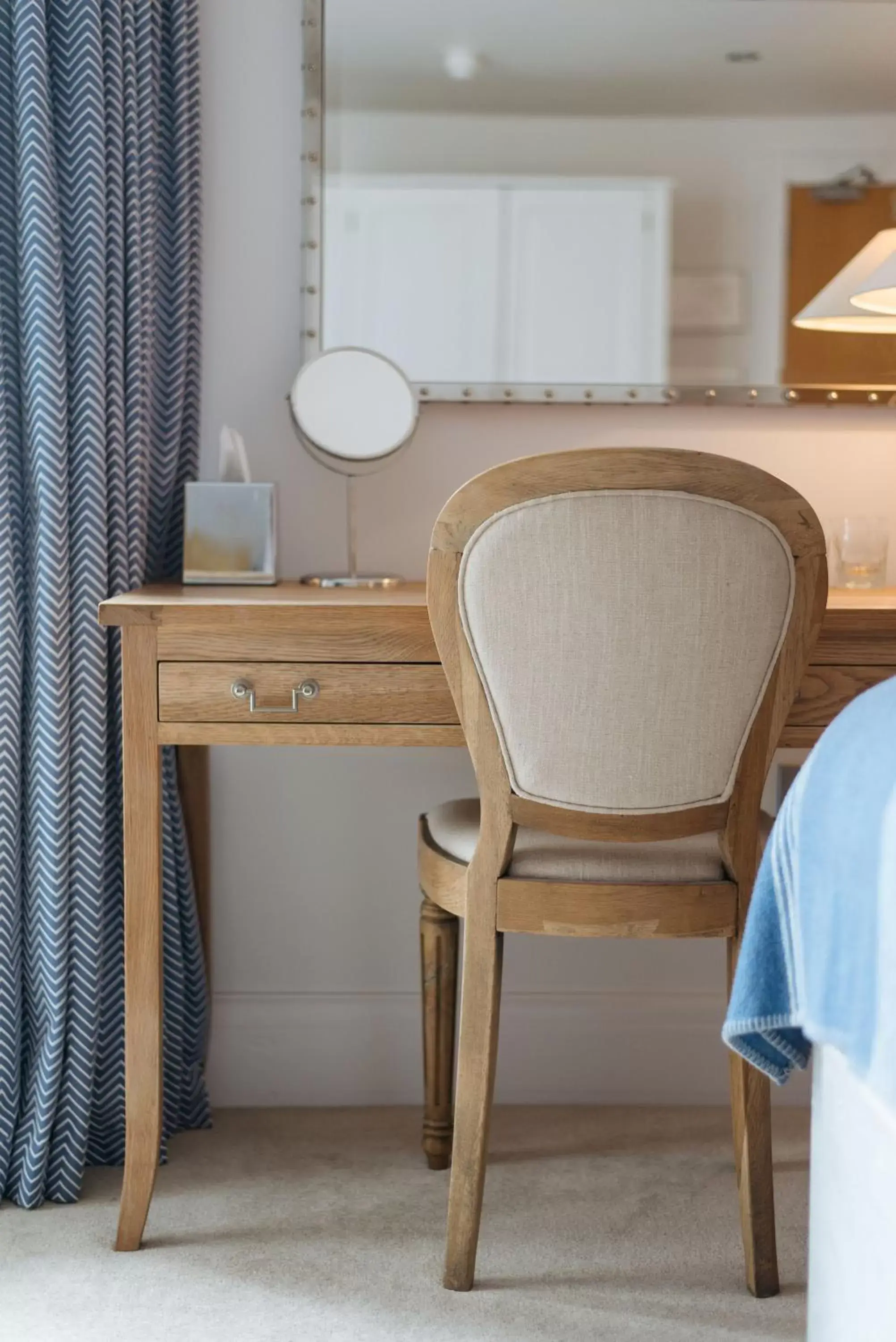 Seating area, Bathroom in The Old Quay House Hotel