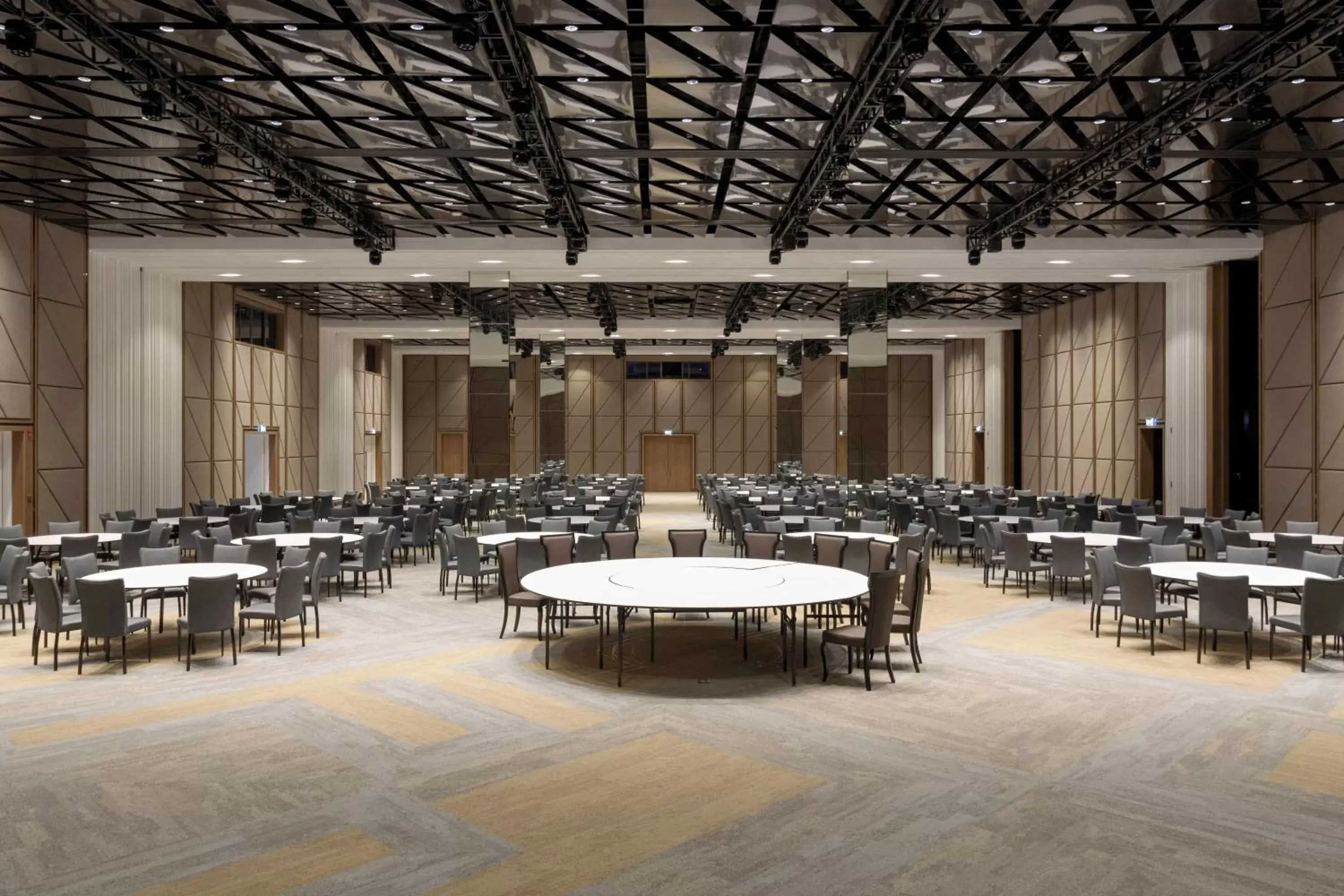 Property building in SUN & MOON, Riverside Hotel Property building in SUN & MOON, Riverside Hotel