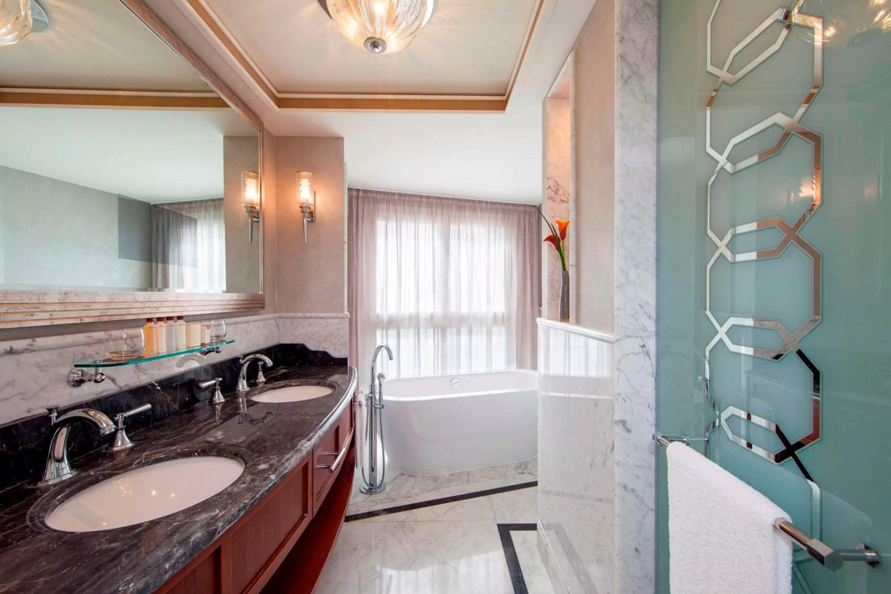 Bed in Waldorf Astoria Jerusalem