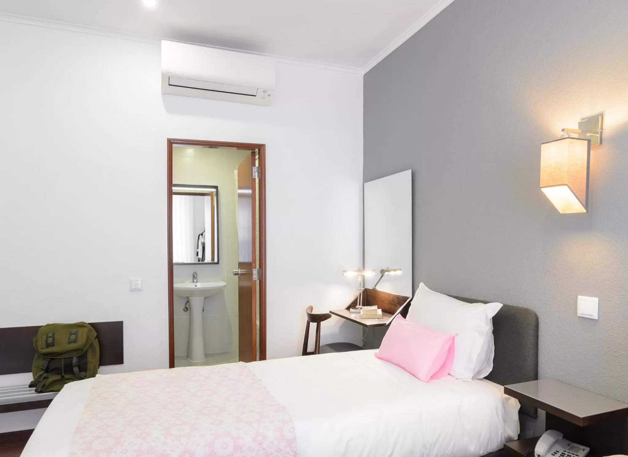 Bed in Hotel Portuense Lisboa