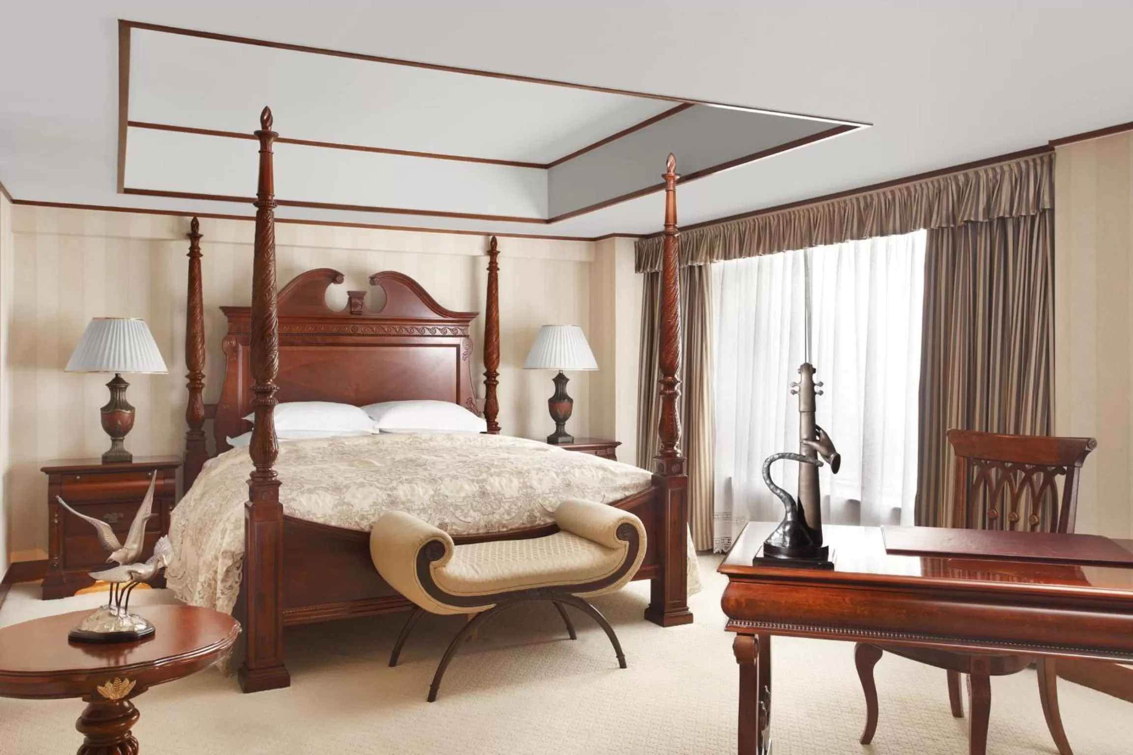 Bed in Hongqiao Jin Jiang Hotel (Formerly Sheraton Shanghai Hongqiao Hotel)