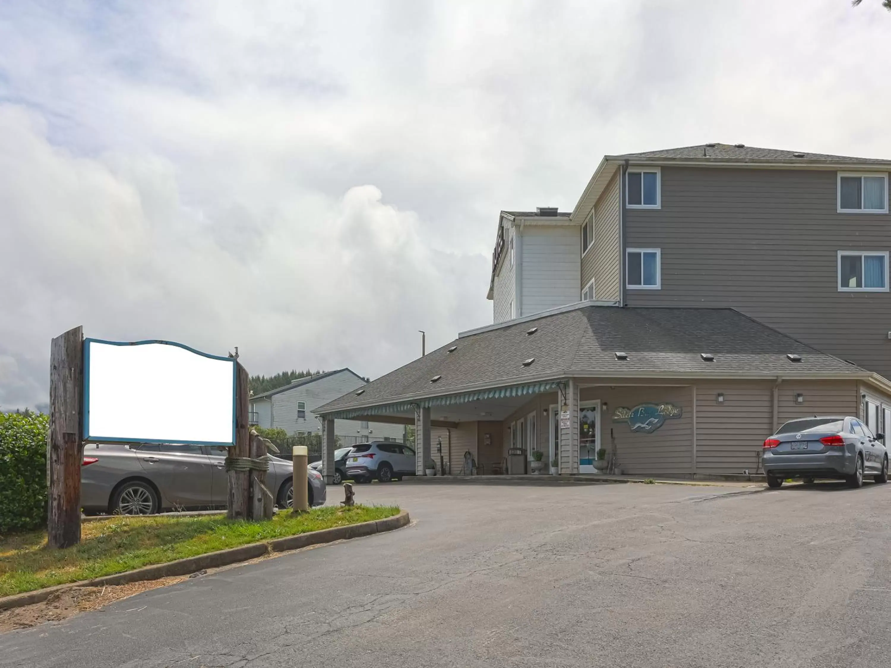 Facade/entrance, Property Building in Siletz Bay Beachfront Hotel by OYO Lincoln City