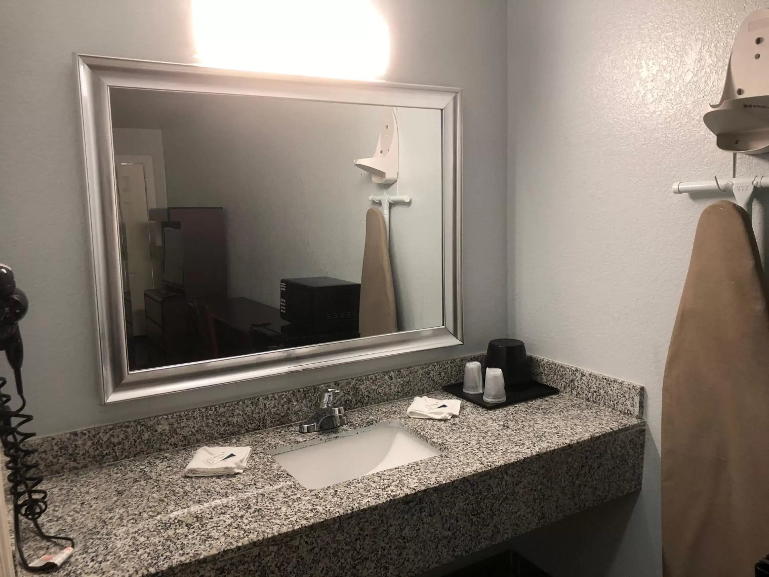 Bathroom in Hwy 59 Motel Laredo Medical Center