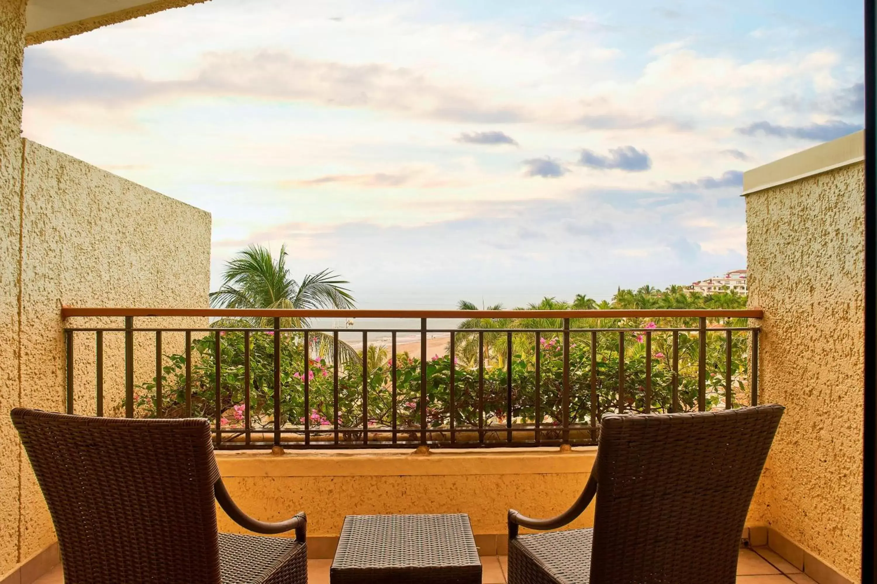 Photo of the whole room, Balcony/Terrace in Marriott Puerto Vallarta Resort & Spa