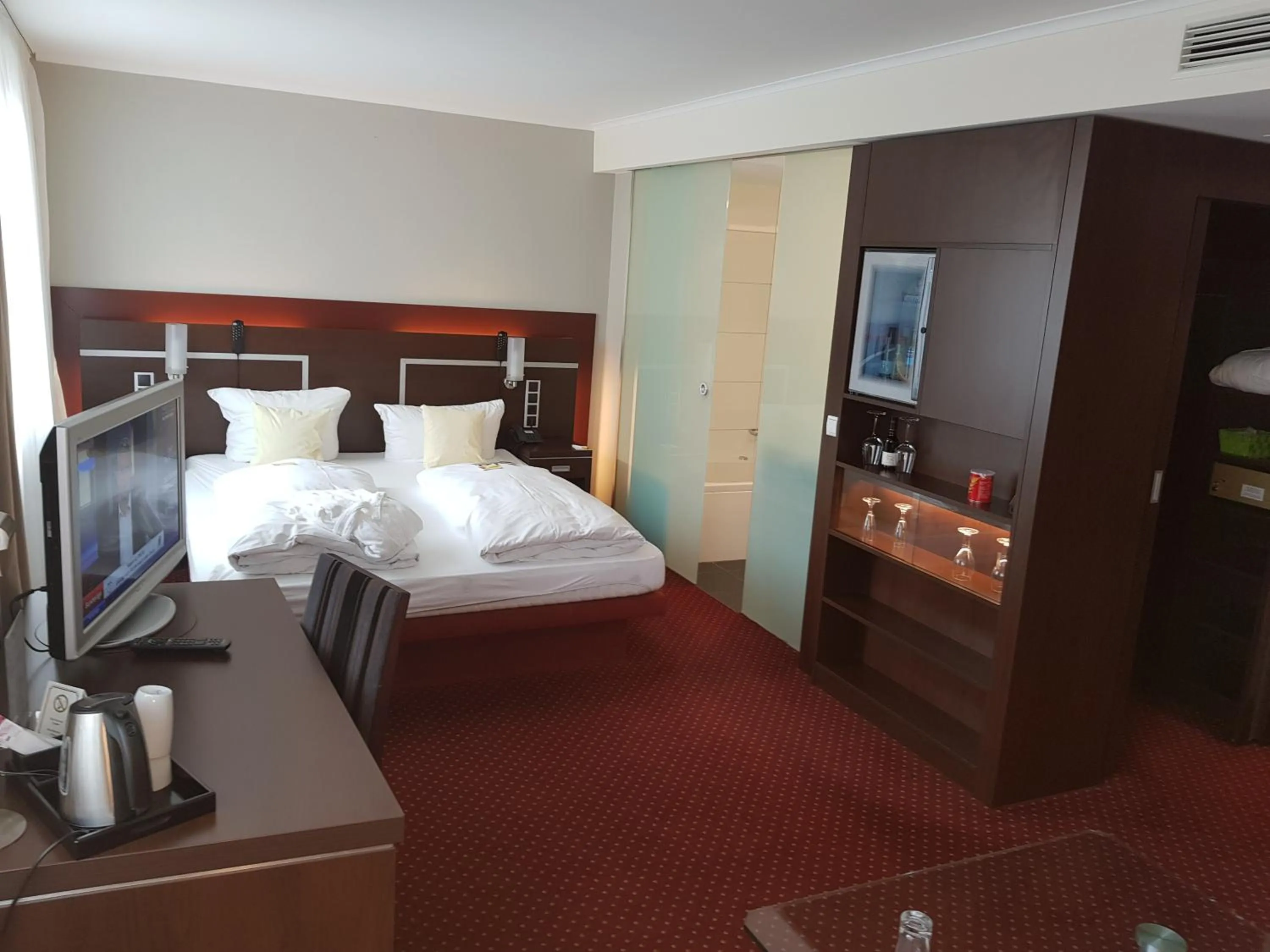 Photo of the whole room, Bed in Ringhotel Drees