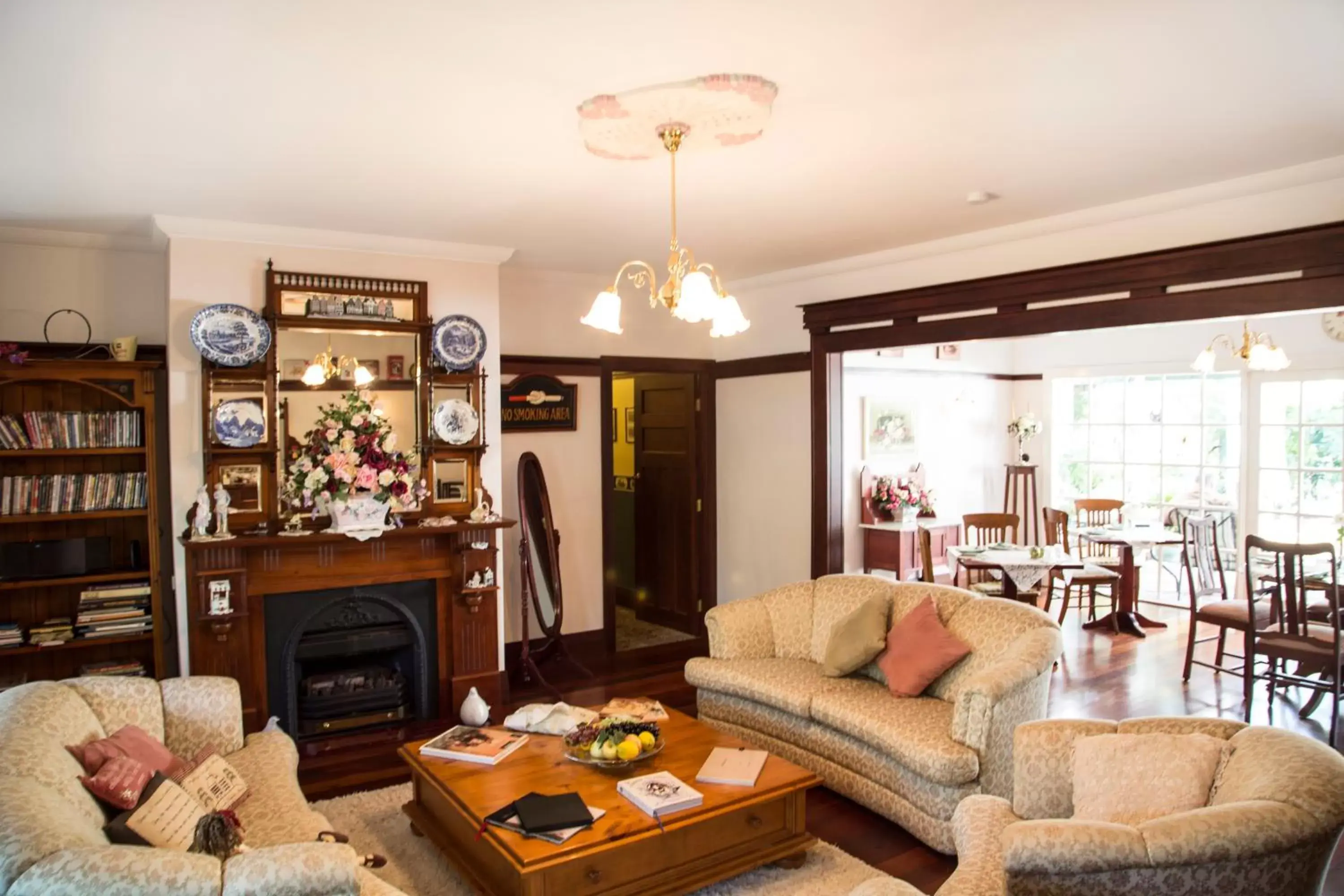 Living room in Rosebridge House Bed & Breakfast Adult Retreat