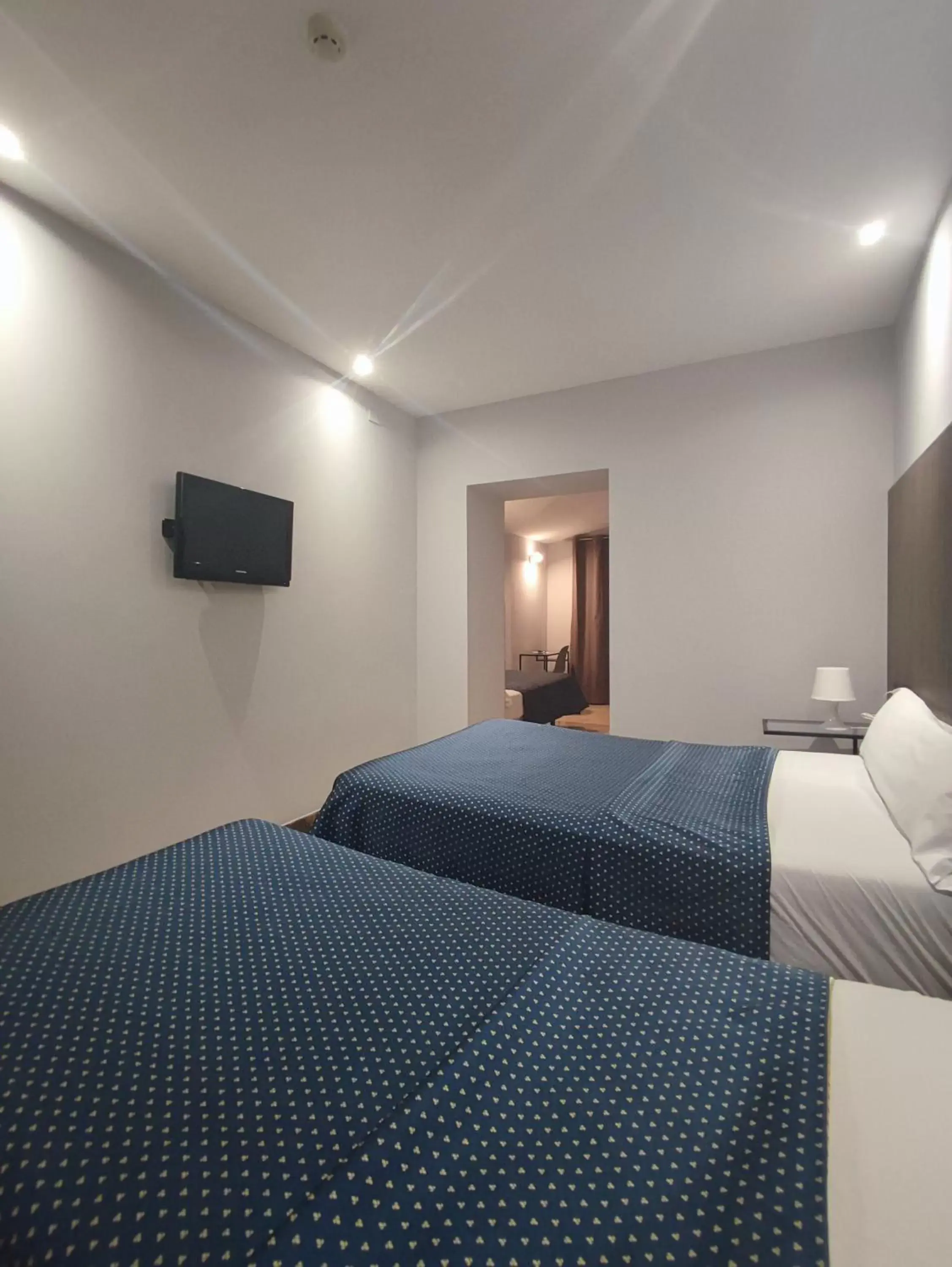 TV and multimedia, Bed in Hotel Ciudad de Navalcarnero