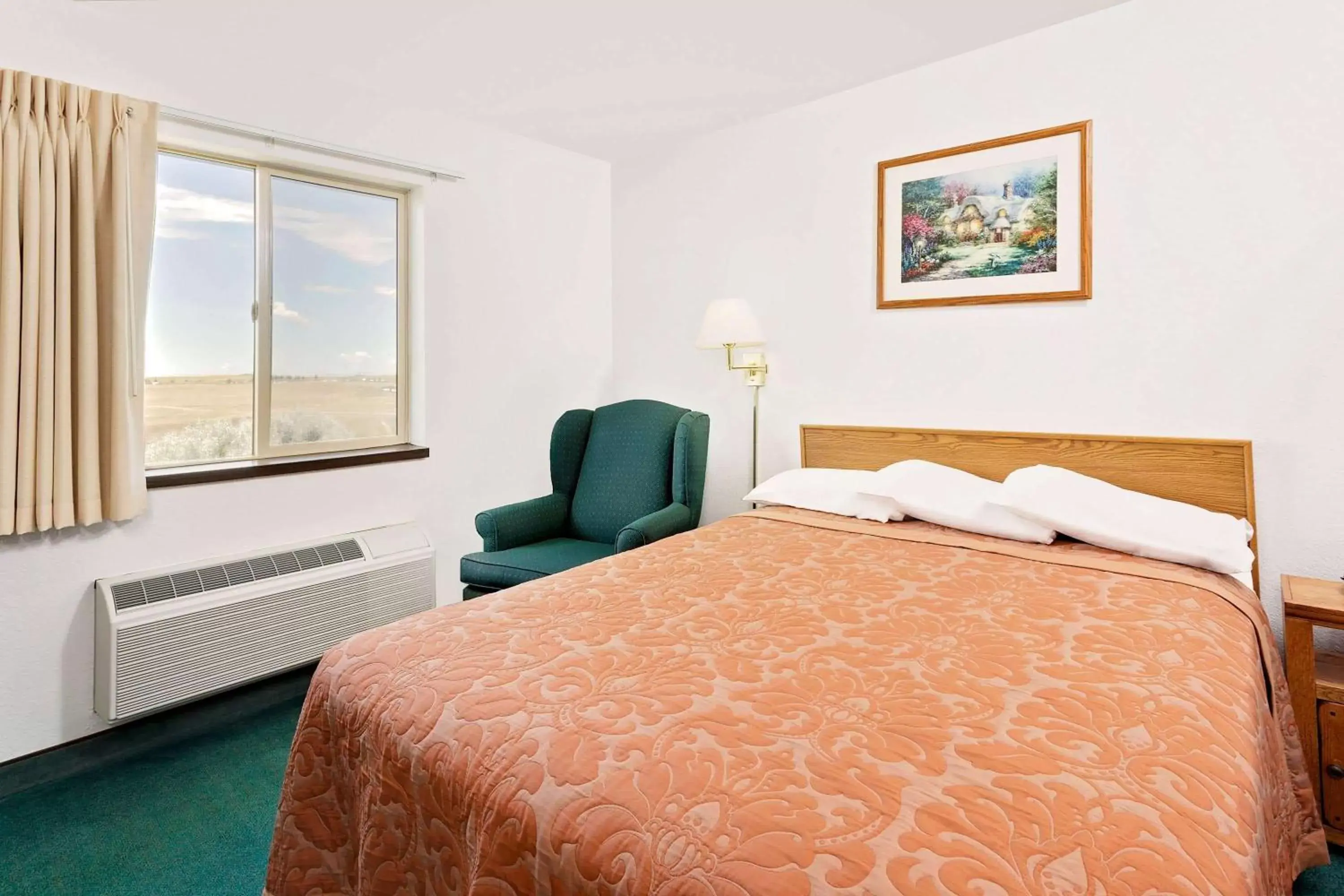 Photo of the whole room, Bed in Super 8 by Wyndham Cut Bank