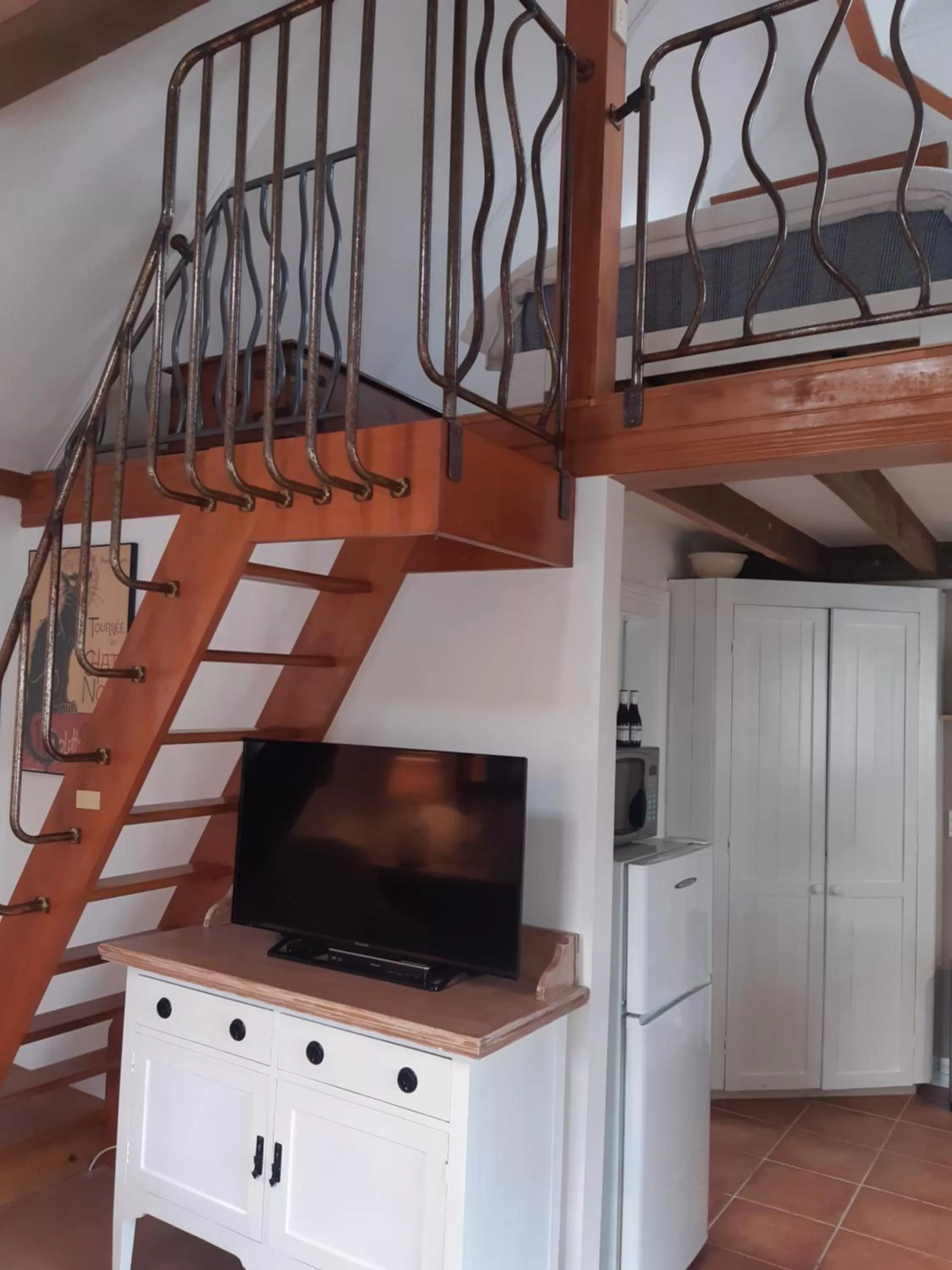 Communal lounge/ TV room in Harbour View Cottage