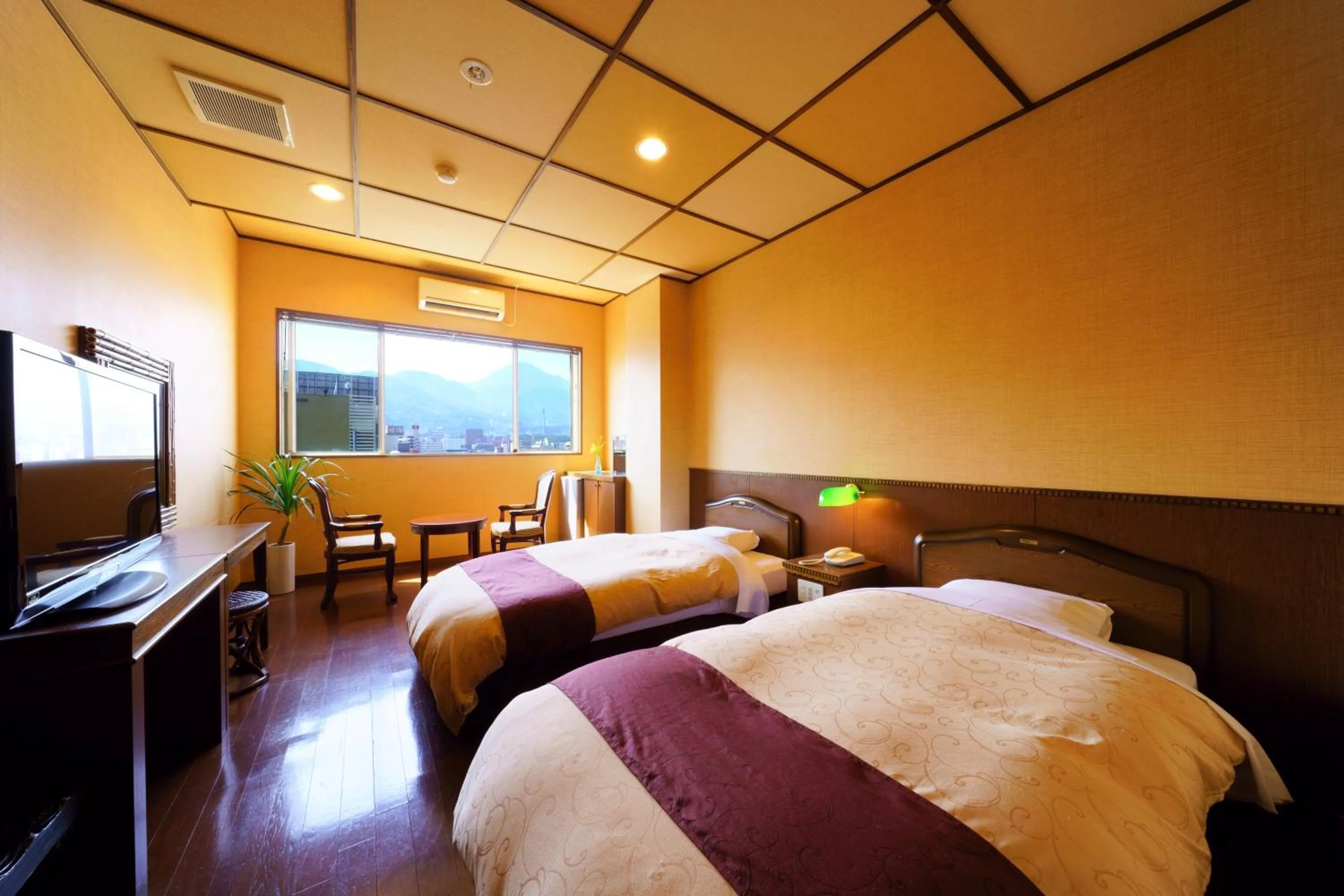 Twin Room with City View and Shared Bathroom in Tenku Yubo Seikaiso