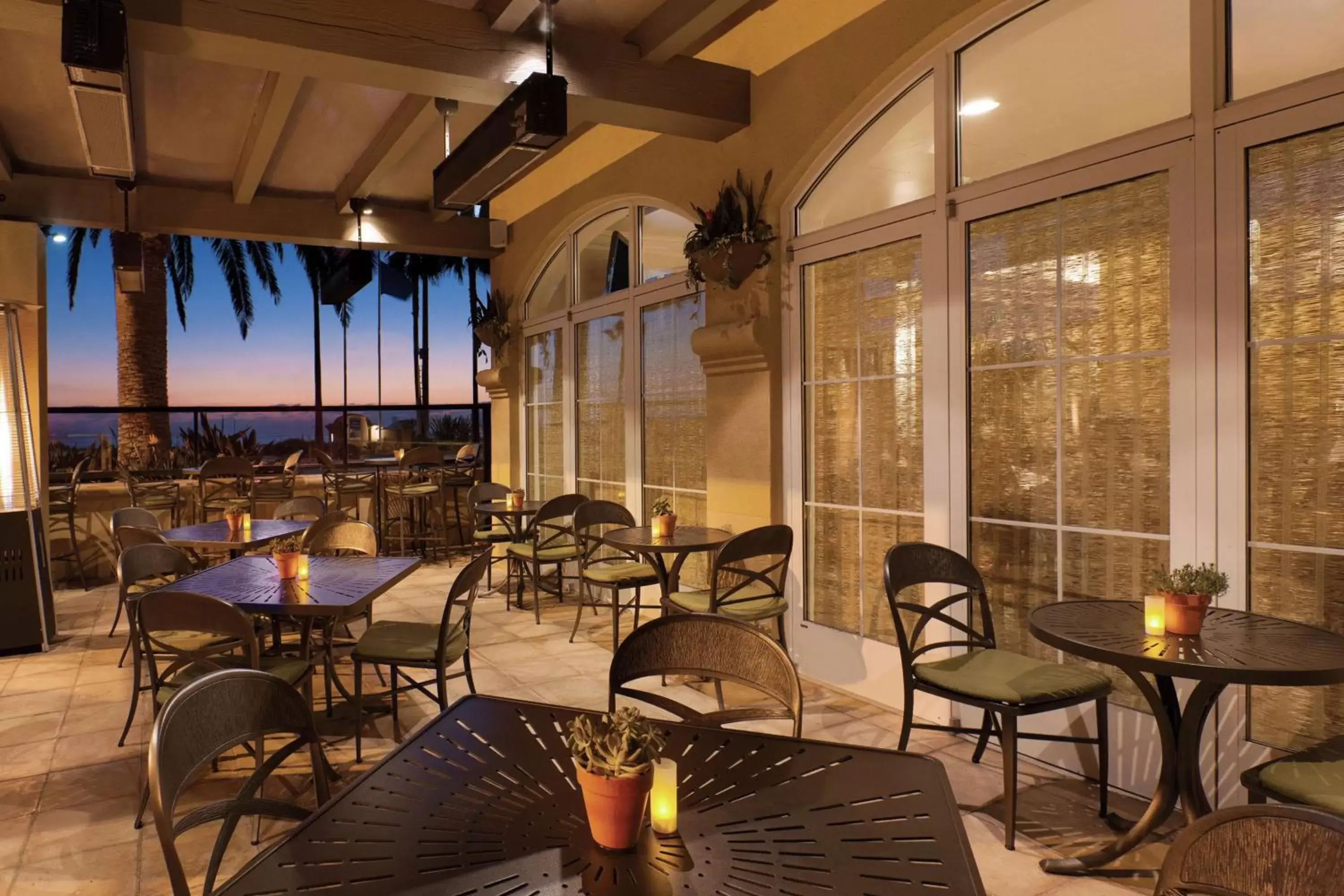 Patio, Restaurant/Places to Eat in Hilton Garden Inn Carlsbad Beach