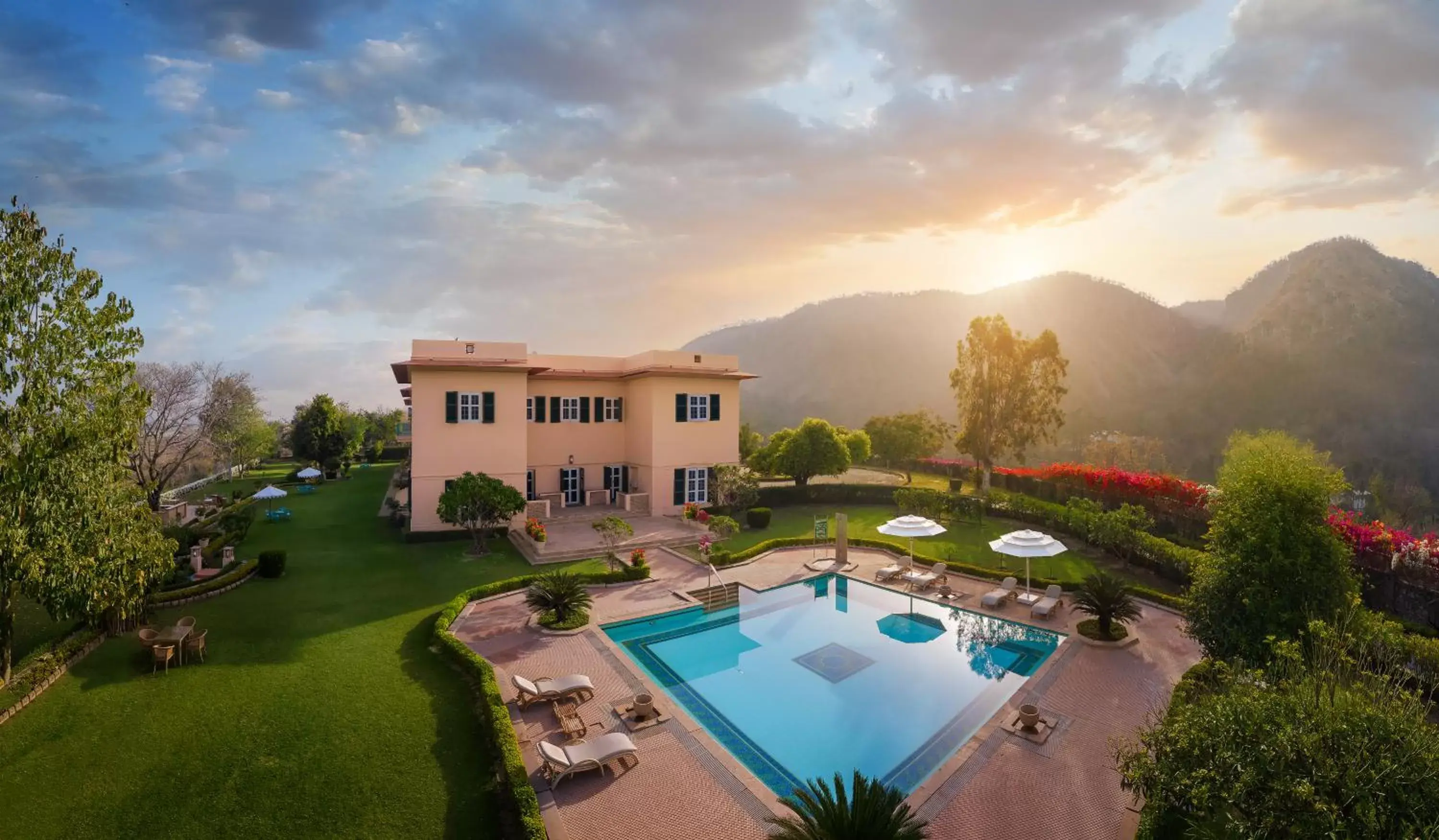 Property building, Pool View in Ramgarh Lodge, Jaipur – IHCL SeleQtions Property building, Pool View in Ramgarh Lodge, Jaipur – IHCL SeleQtions