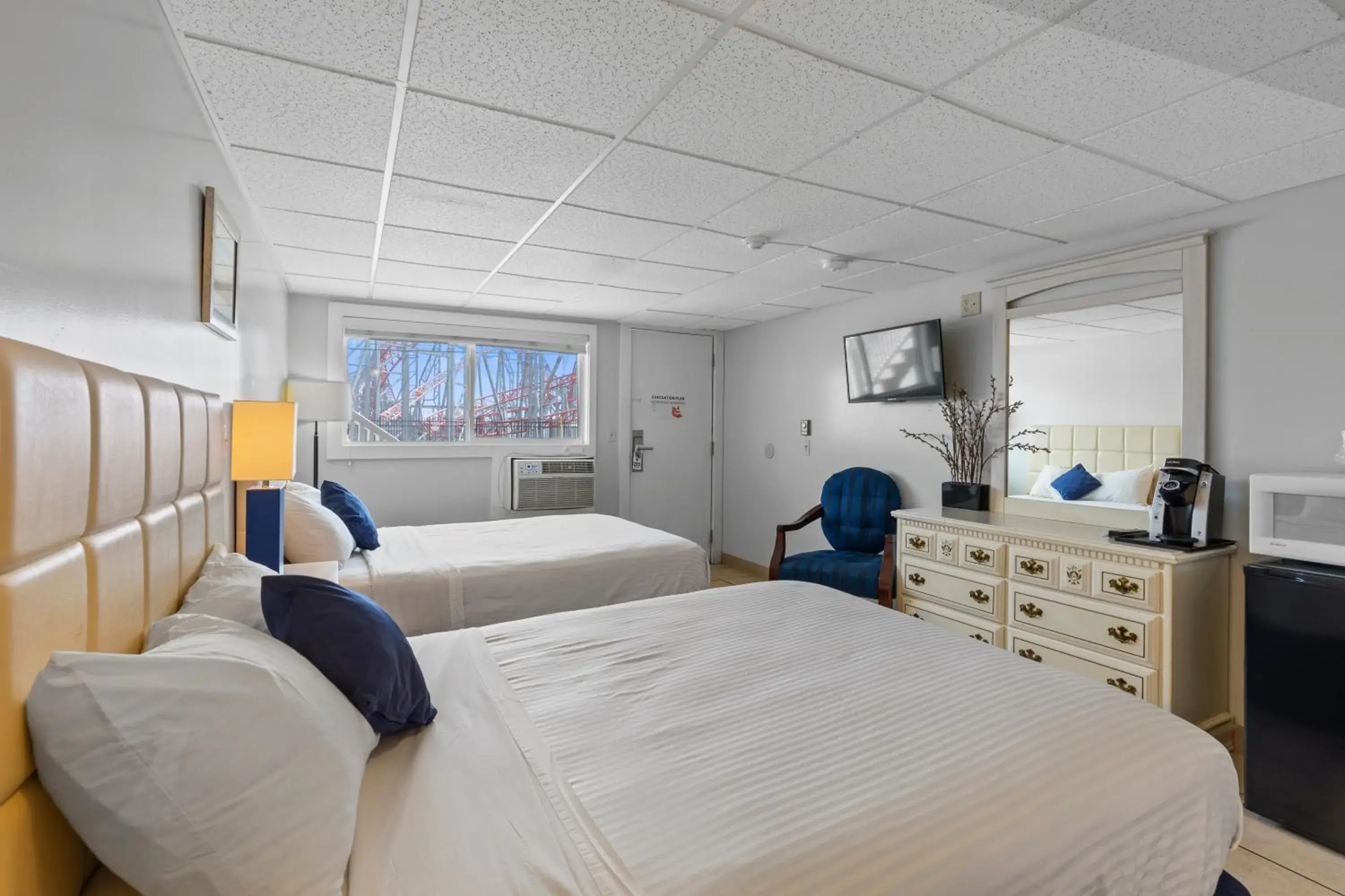 Bed in America's Best Value Inn Mt Royal Motel