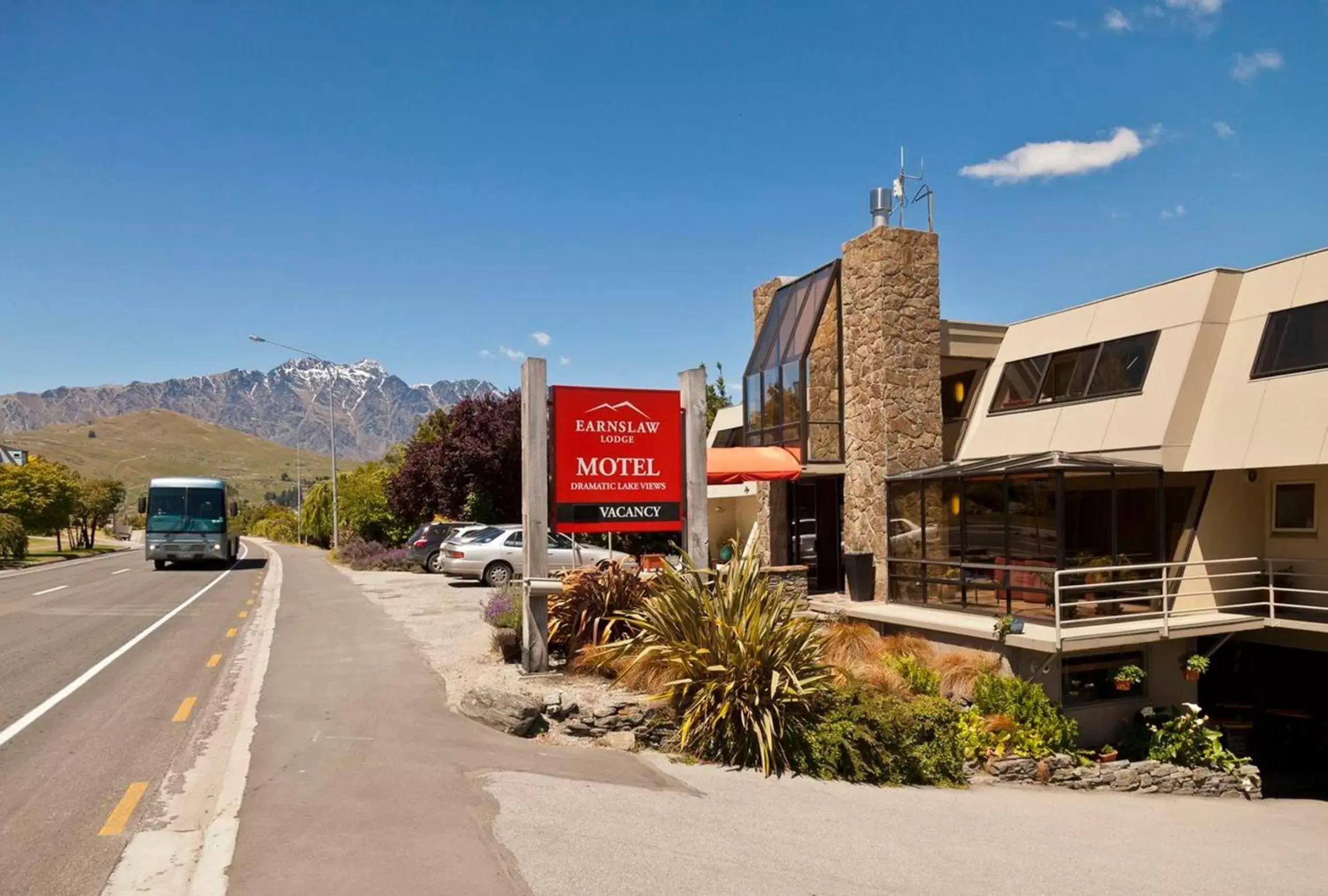 Facade/entrance, Property Building in Earnslaw Lodge