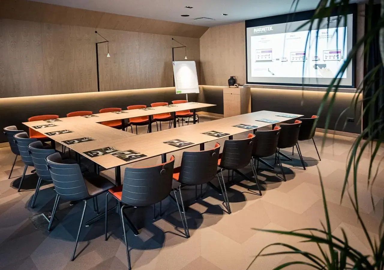 Meeting/conference room in Atlas Aparthotel