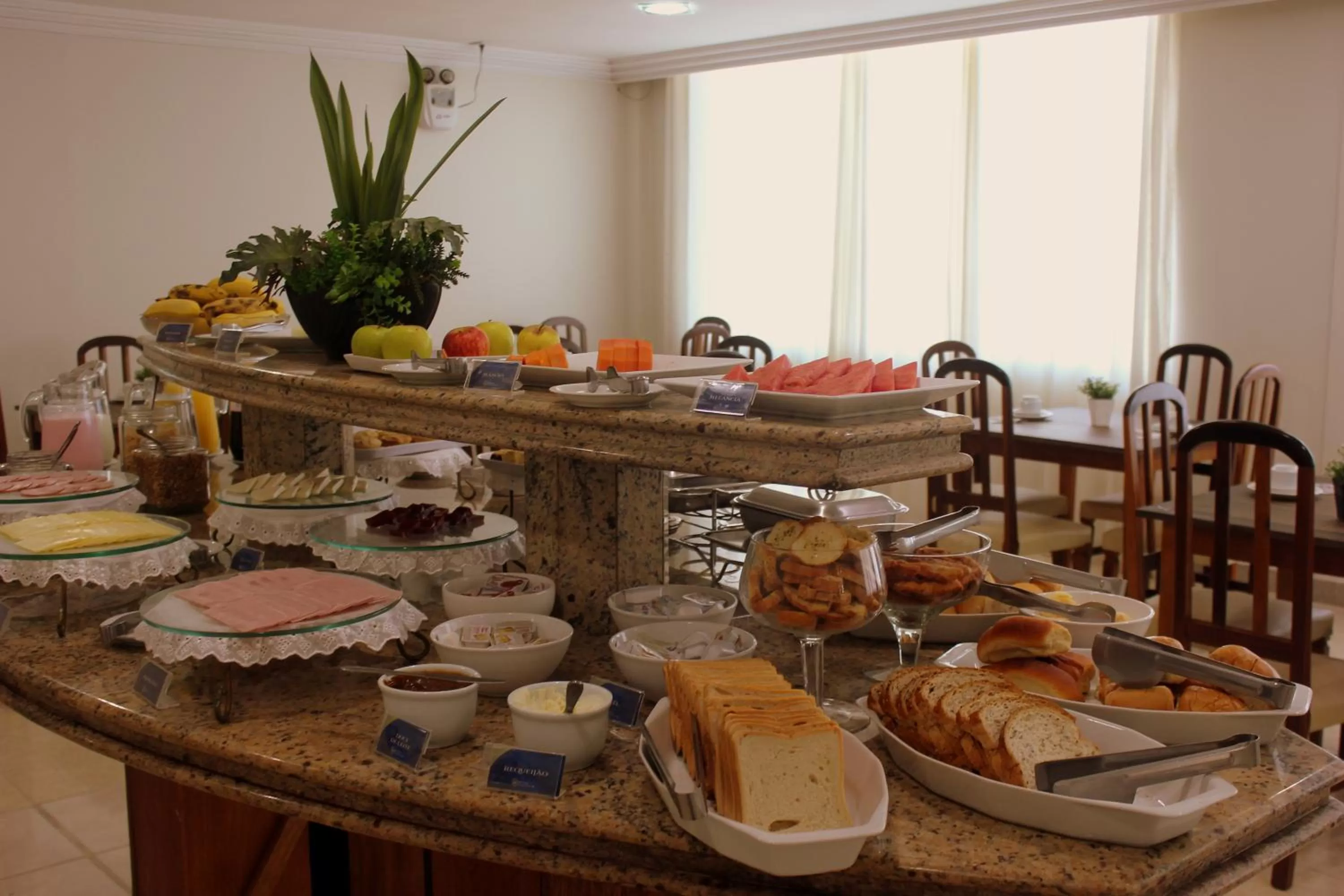 Buffet breakfast in Hotel Itajaí Tur - Itajaí Navegantes