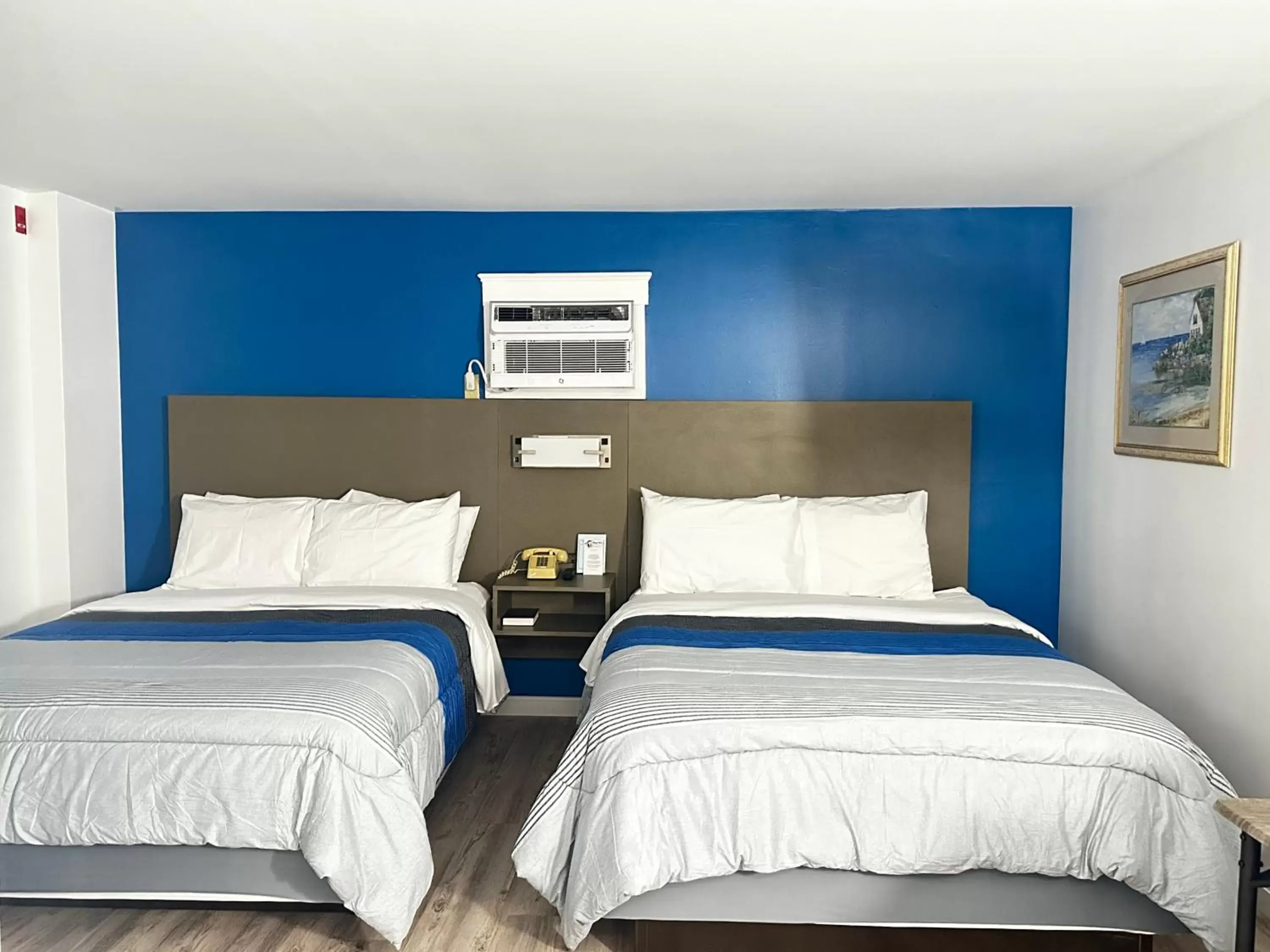 Bed in Blue Spruce Inn & Townhouses