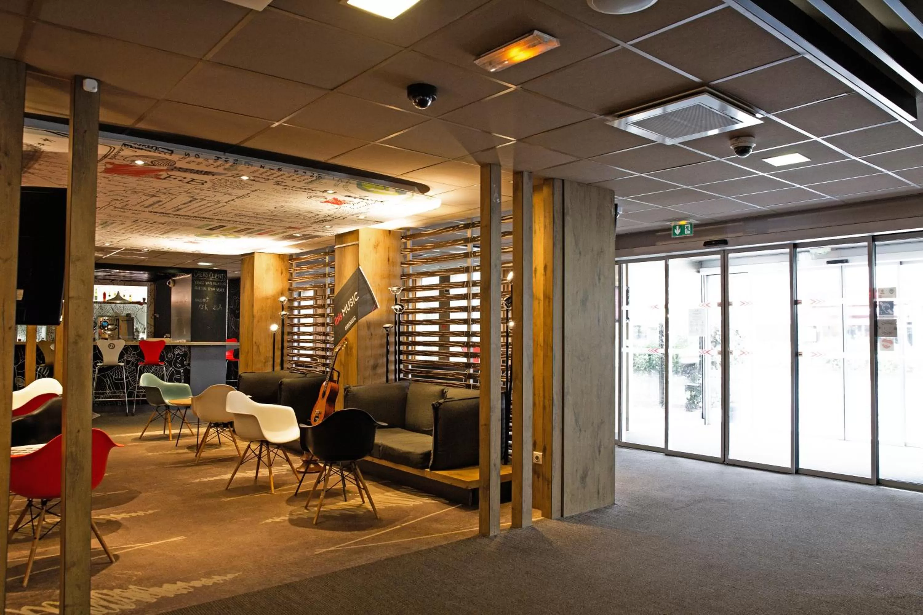 Lobby or reception in ibis Paris Porte D'Orleans