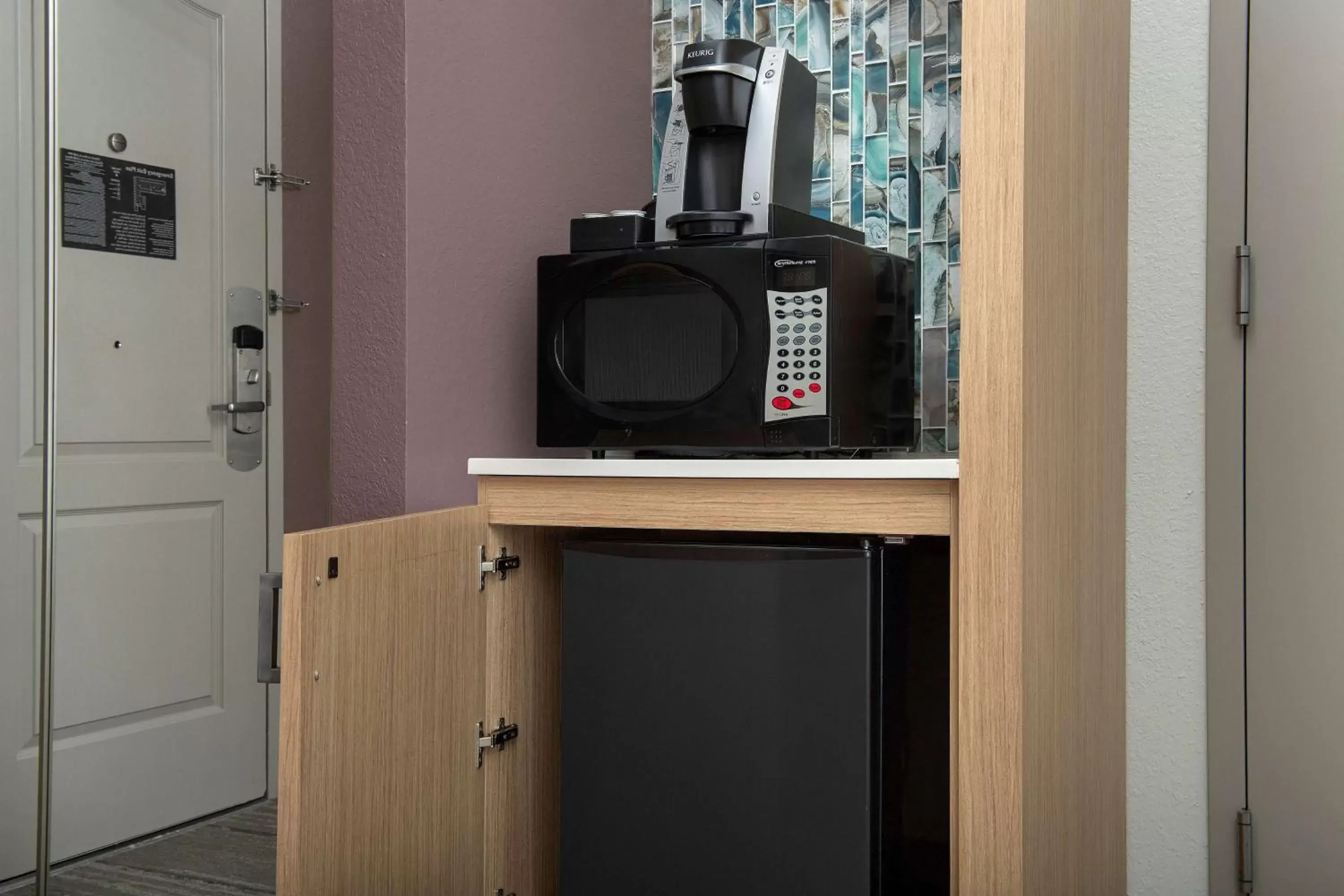 Photo of the whole room, Kitchen/Kitchenette in Hilton Garden Inn Knoxville West/Cedar Bluff