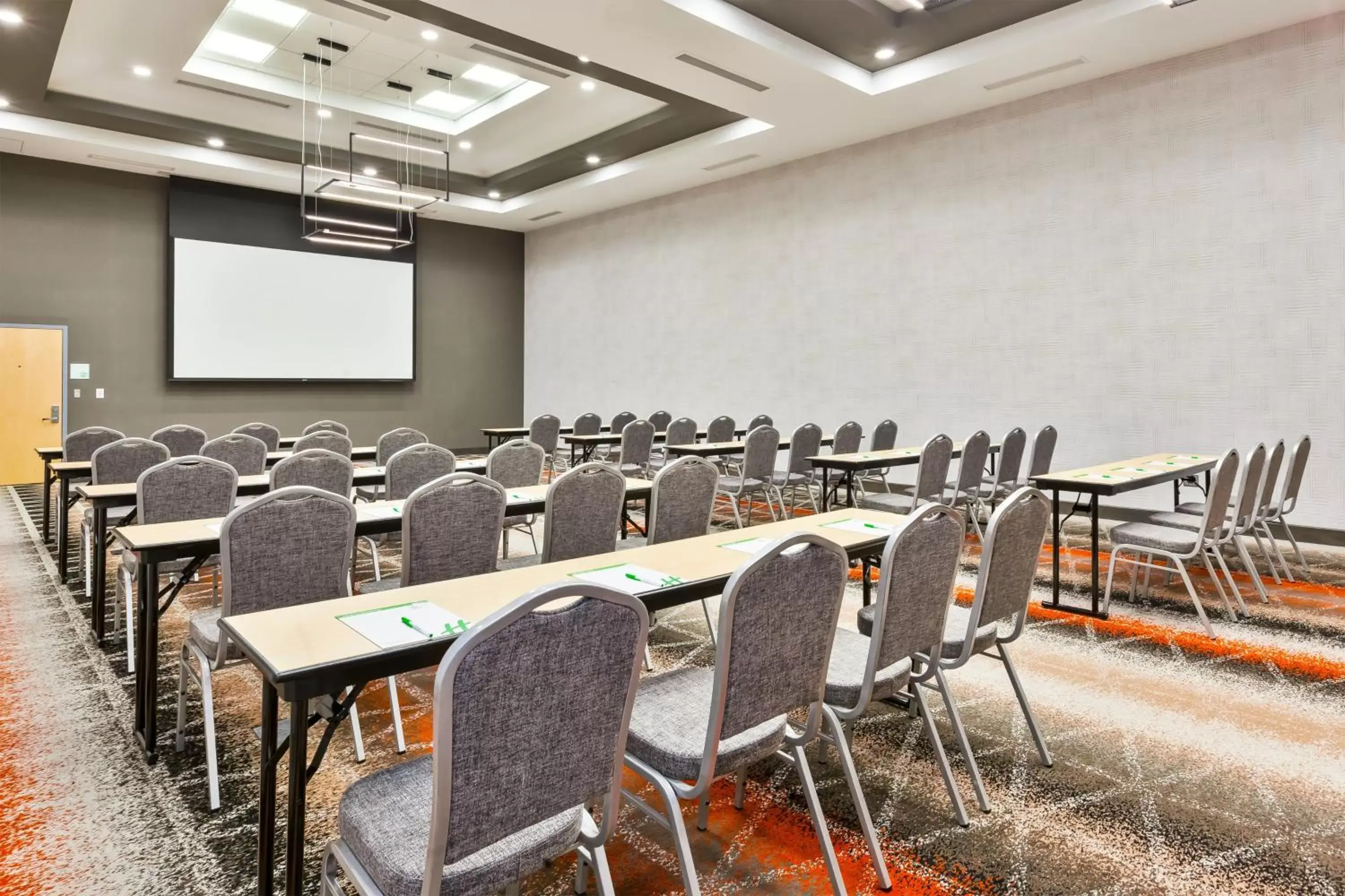 Meeting/conference room in Holiday Inn & Suites - Toledo Southwest - Perrysburg, an IHG Hotel