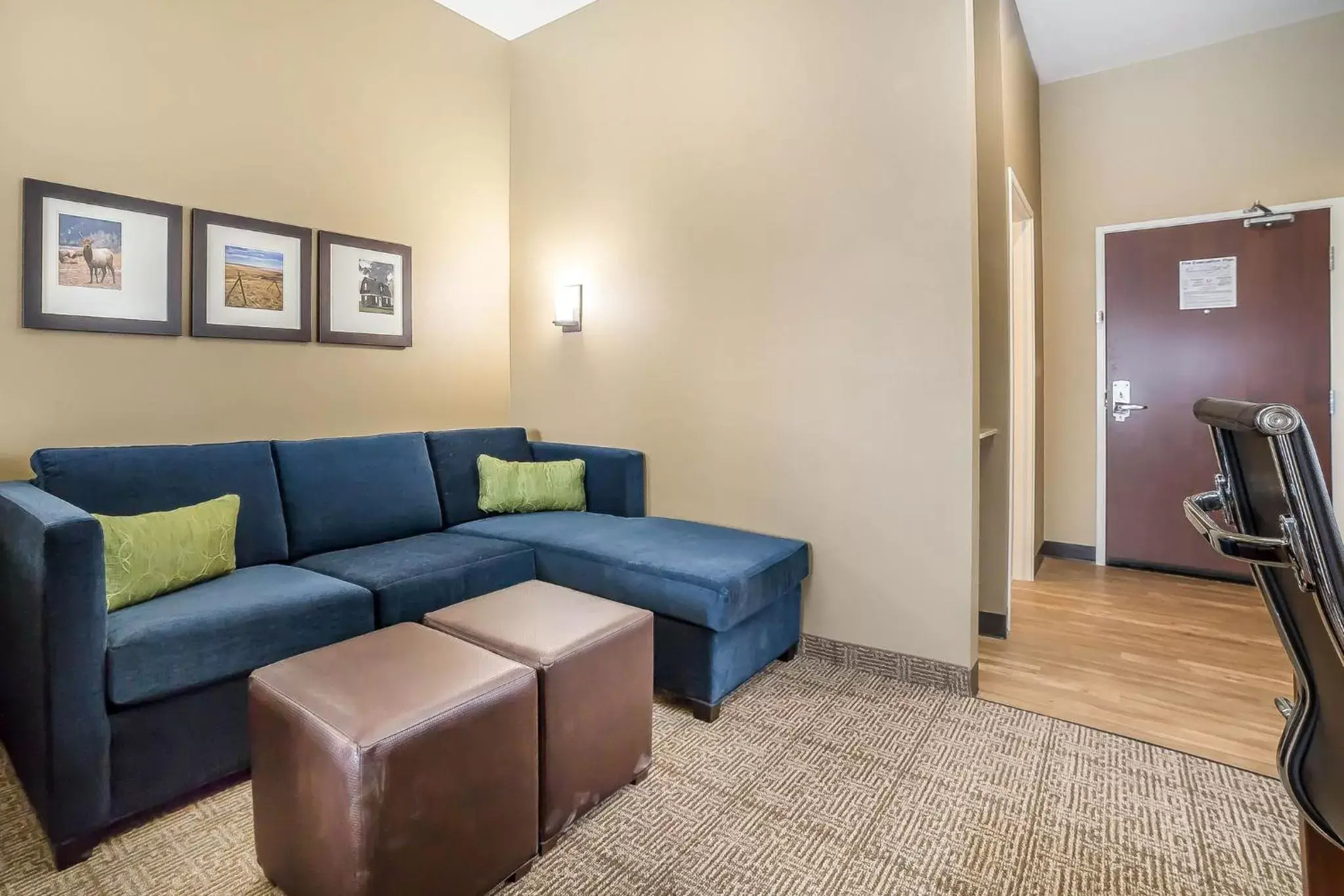 Property building, Lounge/Bar in Comfort Suites Billings