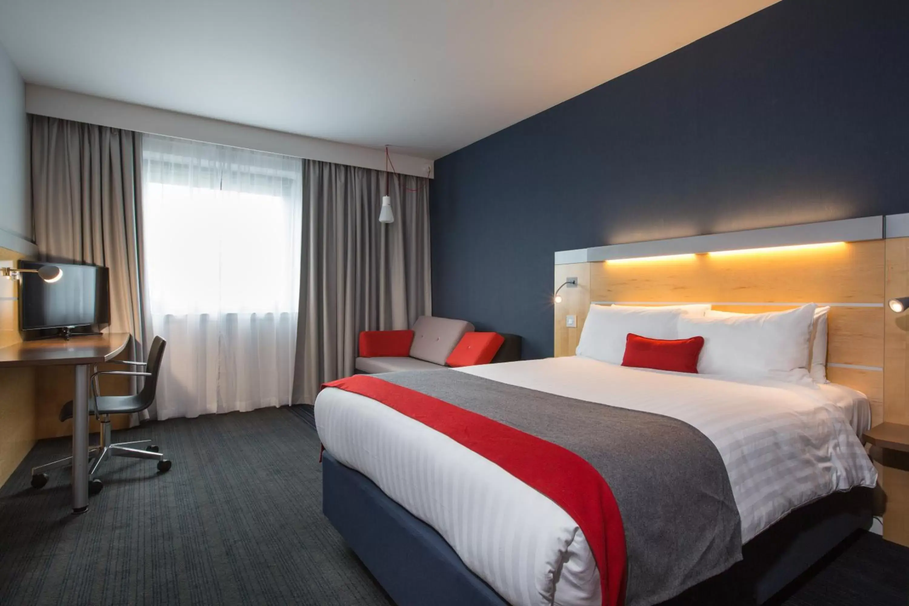 Photo of the whole room, Bed in Holiday Inn Express Folkestone Channel Tunnel by IHG Photo of the whole room, Bed in Holiday Inn Express Folkestone Channel Tunnel by IHG