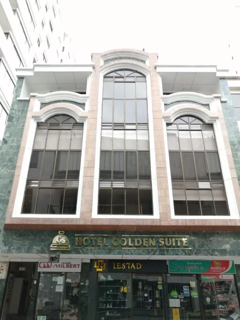 Facade/entrance in HOTEL GOLDEN SUITE