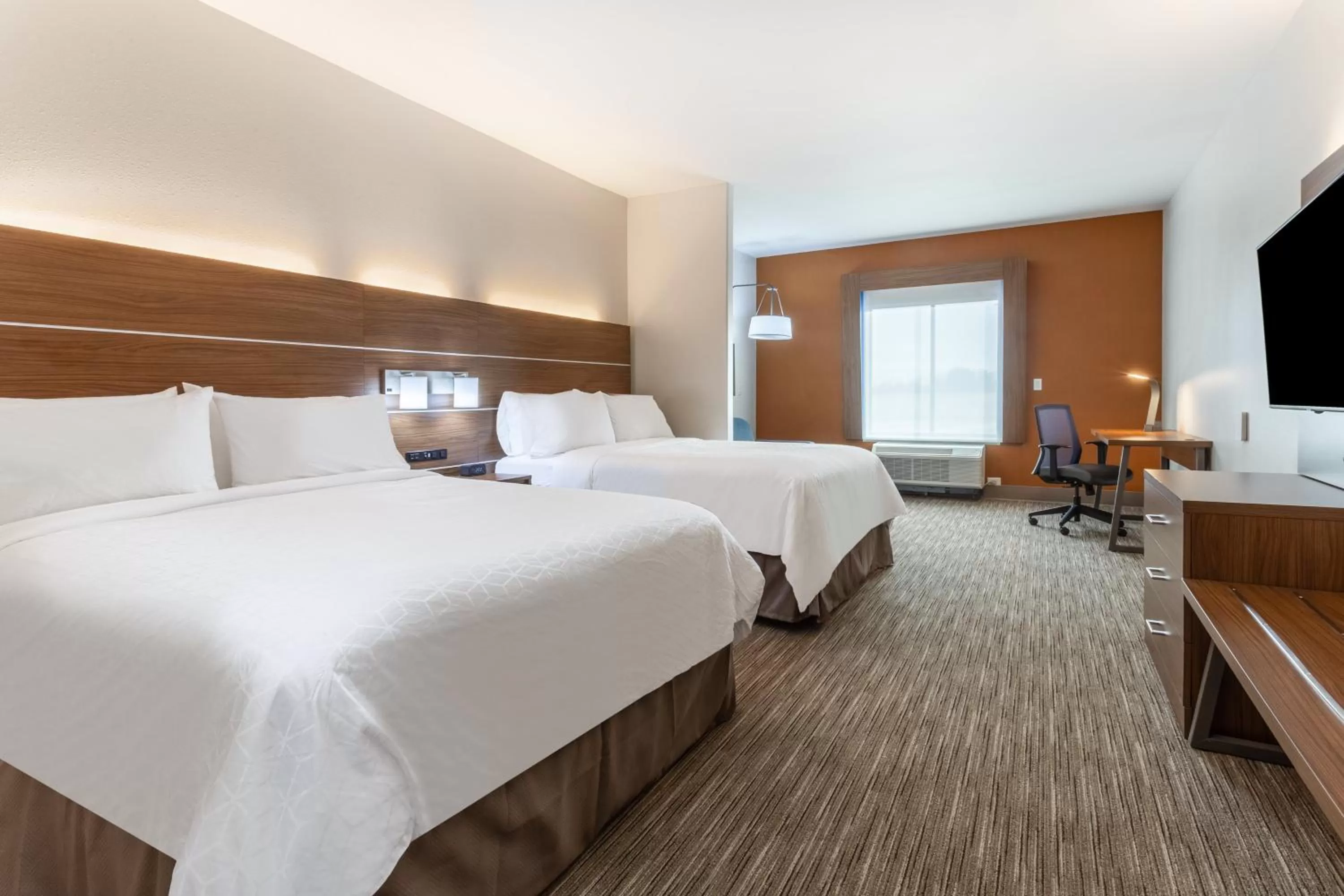 Photo of the whole room, Bed in Holiday Inn Express & Suites Kearney by IHG