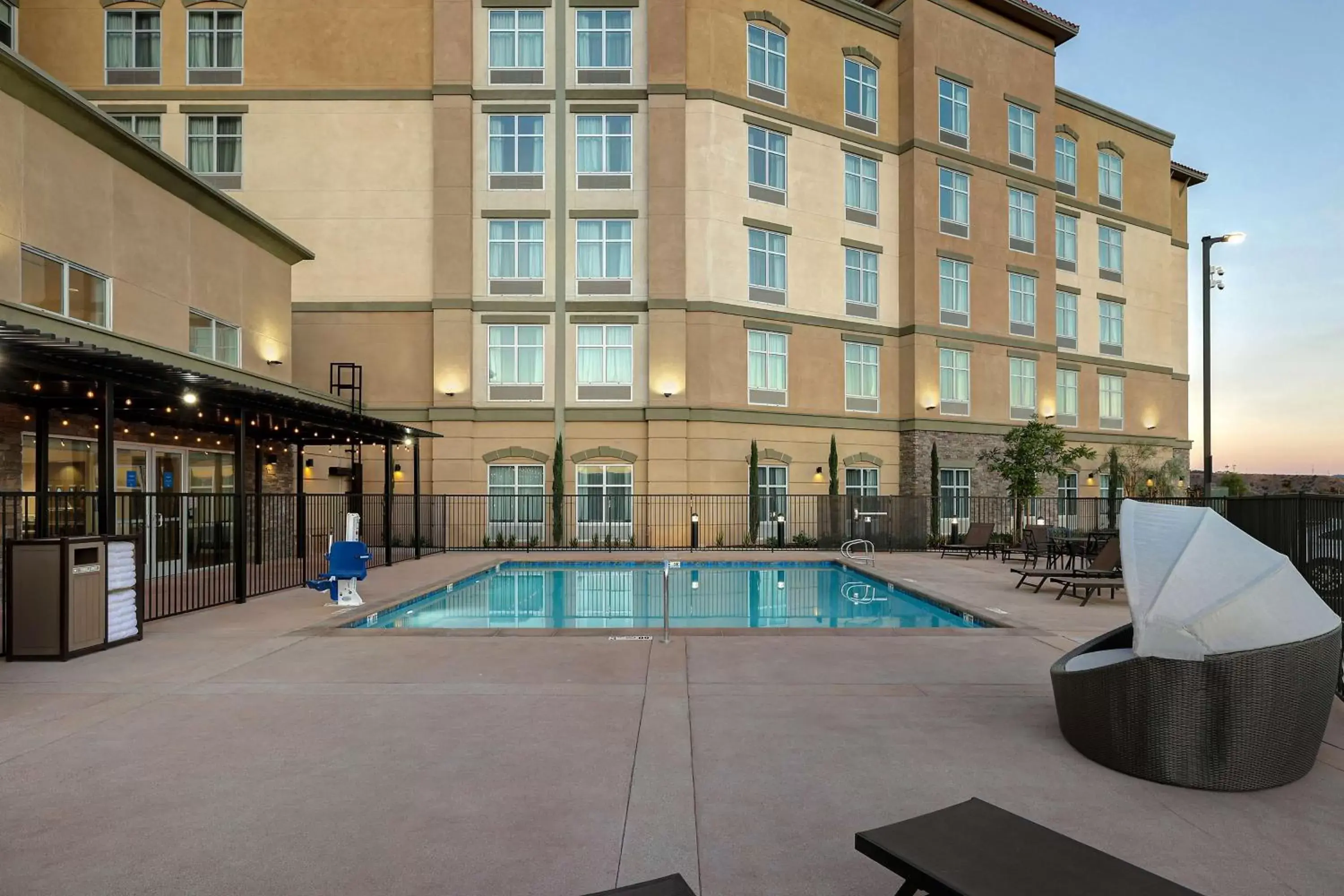Property building, Swimming Pool in Homewood Suites By Hilton Santa Clarita/Valencia, Ca