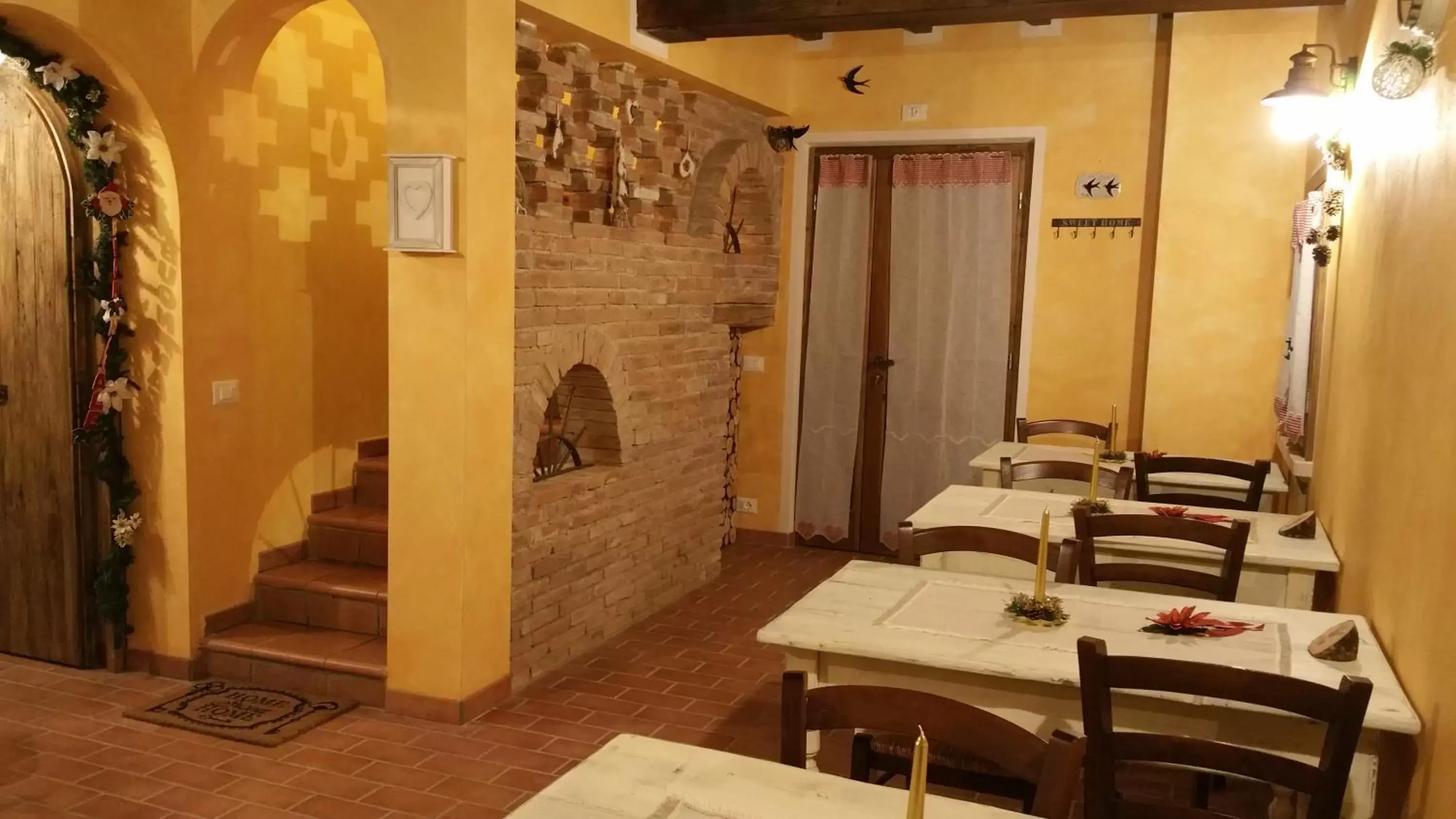 Communal kitchen, Restaurant/Places to Eat in La Casa Delle Rondini