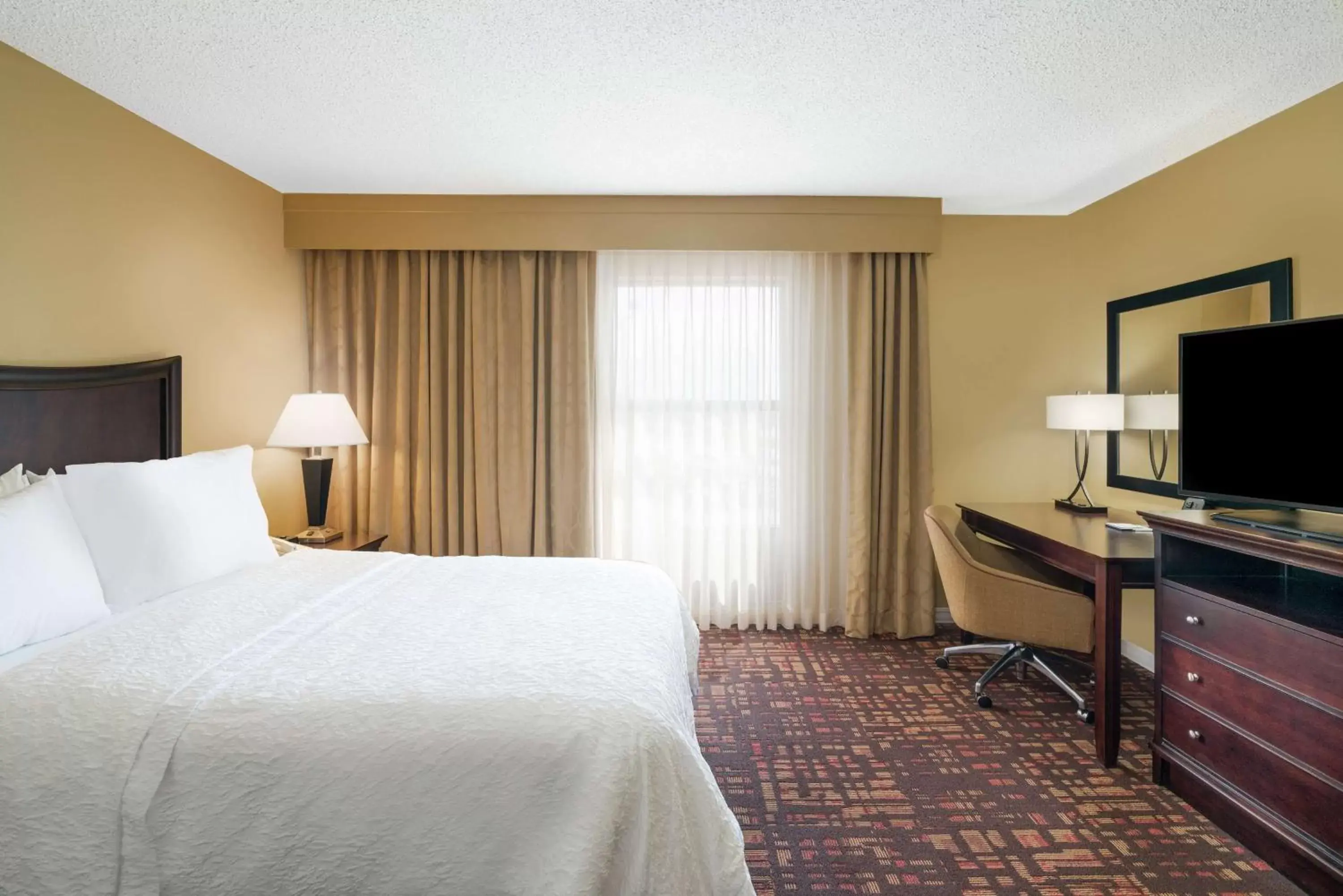 Bedroom, Bed in Hampton Inn Corydon